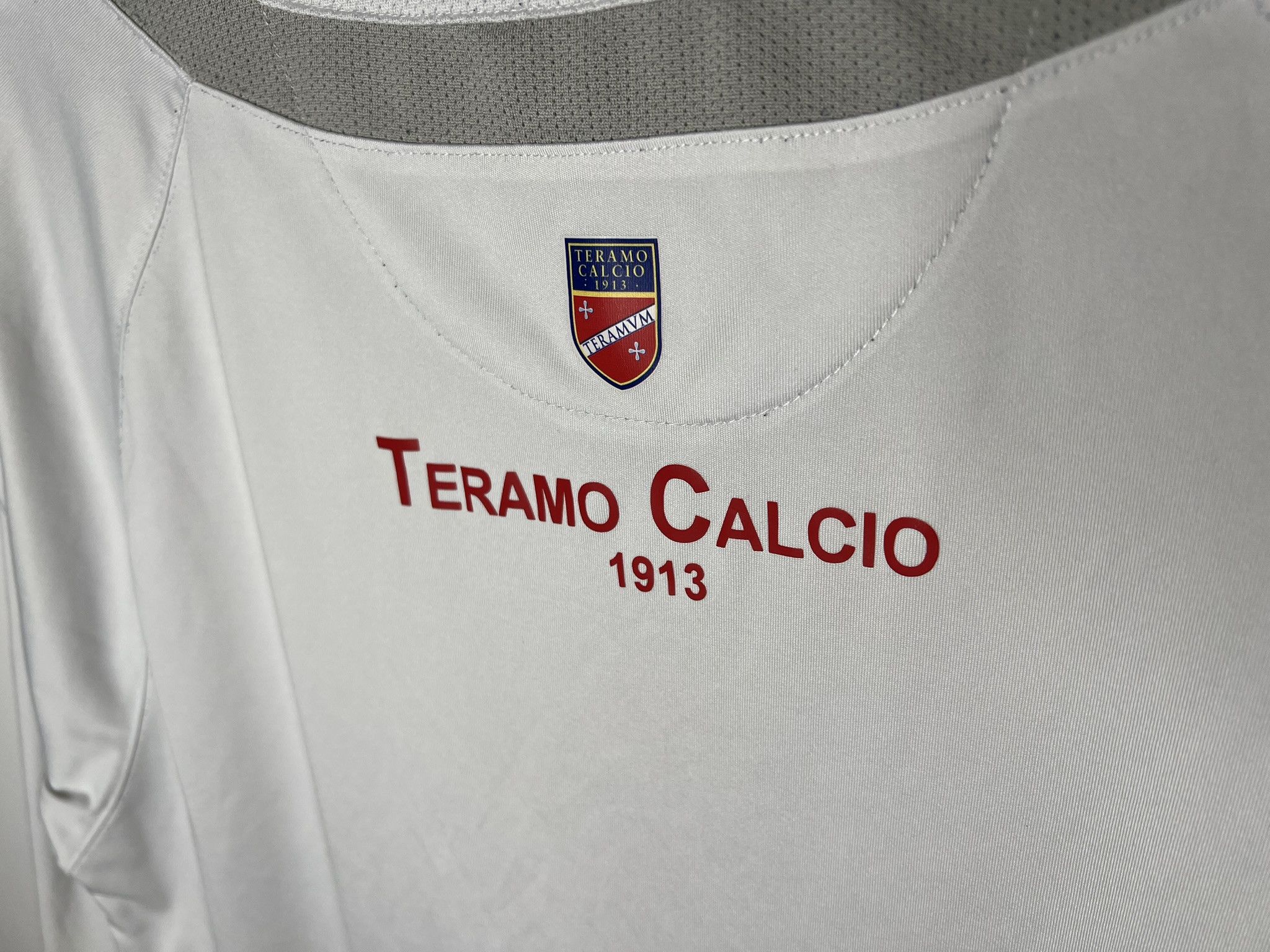 Vintage TERAMO CALCIO 2009 2010 HOME FOOTBALL SHIRT SOCCER JERSEY Size US XL / EU 56 / 4 - 3 Thumbnail
