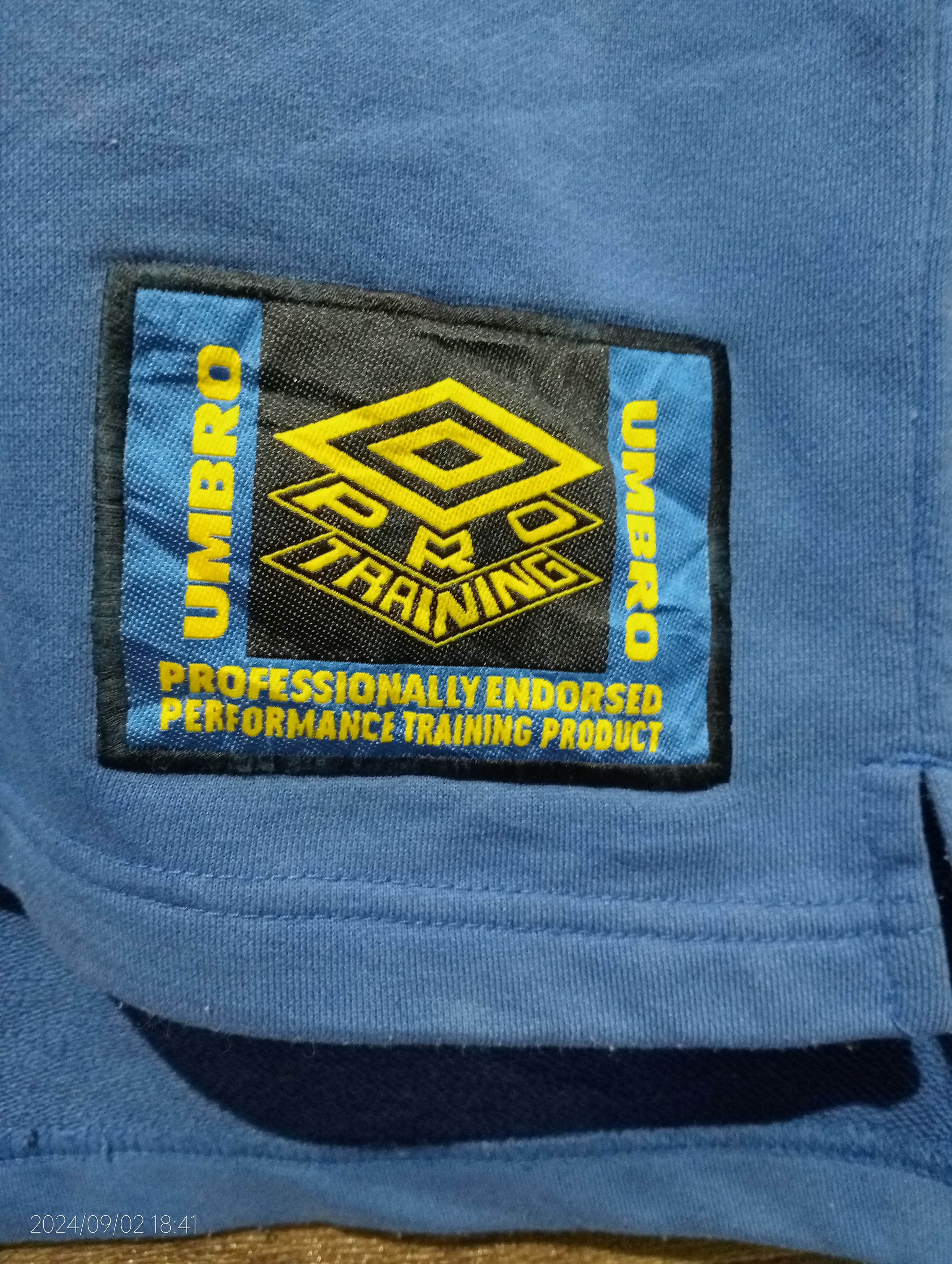 Umbro VTG '90s UMBRO Embroidered Big Logo Short Sleeve Sweatshirt Size US M / EU 48-50 / 2 - 4 Thumbnail