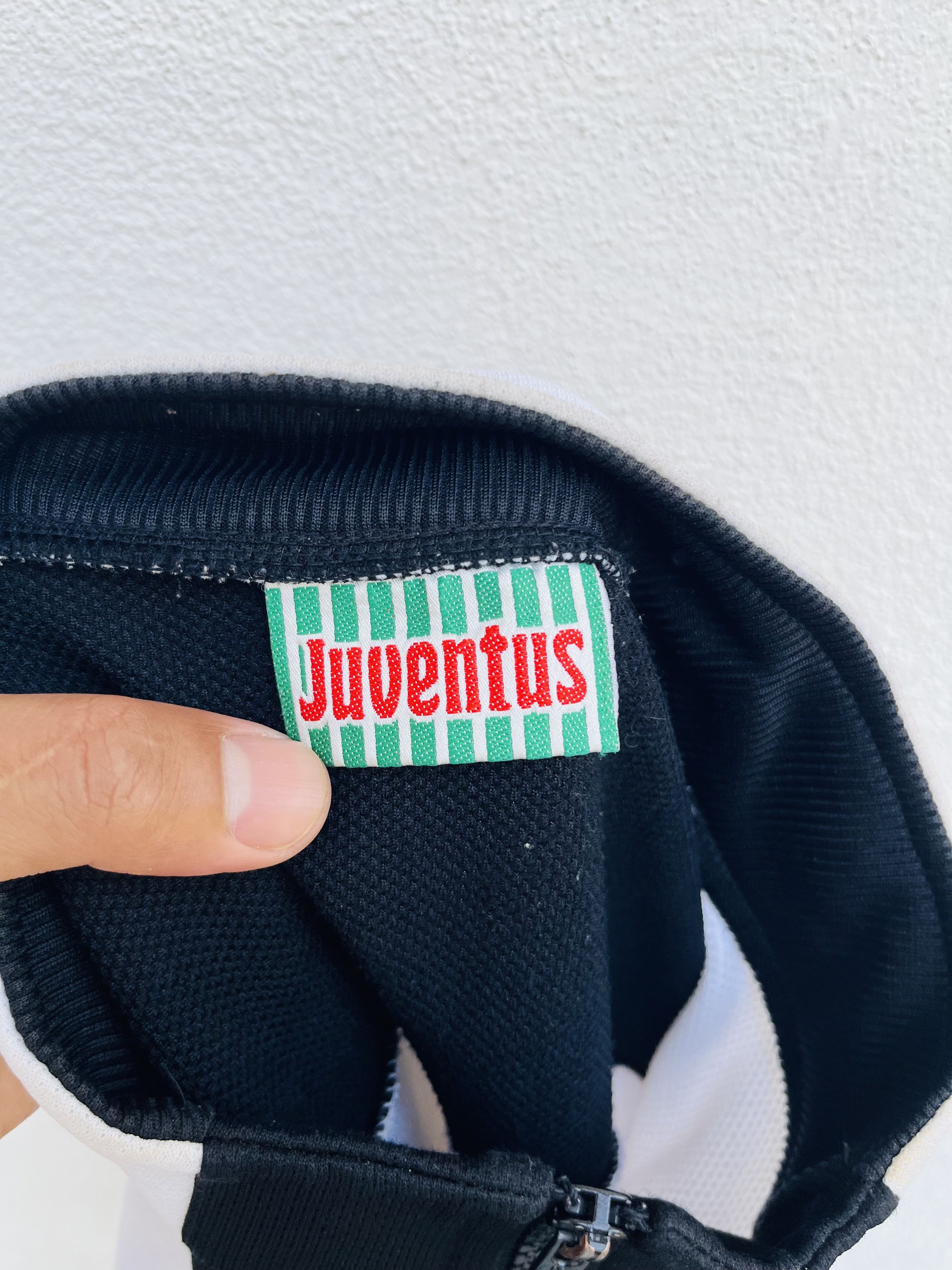 Vintage Vintage Juventus Football Team Streetwear Style Size US XL / EU 56 / 4 - 11 Thumbnail
