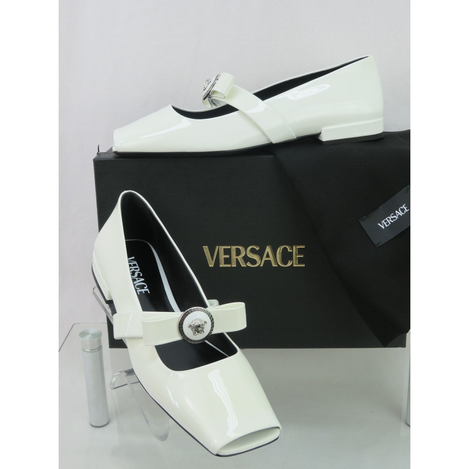 Versace VERSACE WHITE PATENT LEATHER COIN MEDUSA HEAD BOW FLATS 41 Size US 11 / IT 41 - 1 Thumbnail