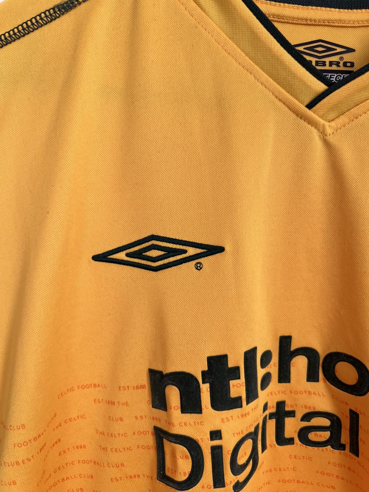 Umbro Umbro The Celtic FC Jersey Size M HTL Home 2000/01 Size US L / EU 52-54 / 3 - 2 Thumbnail