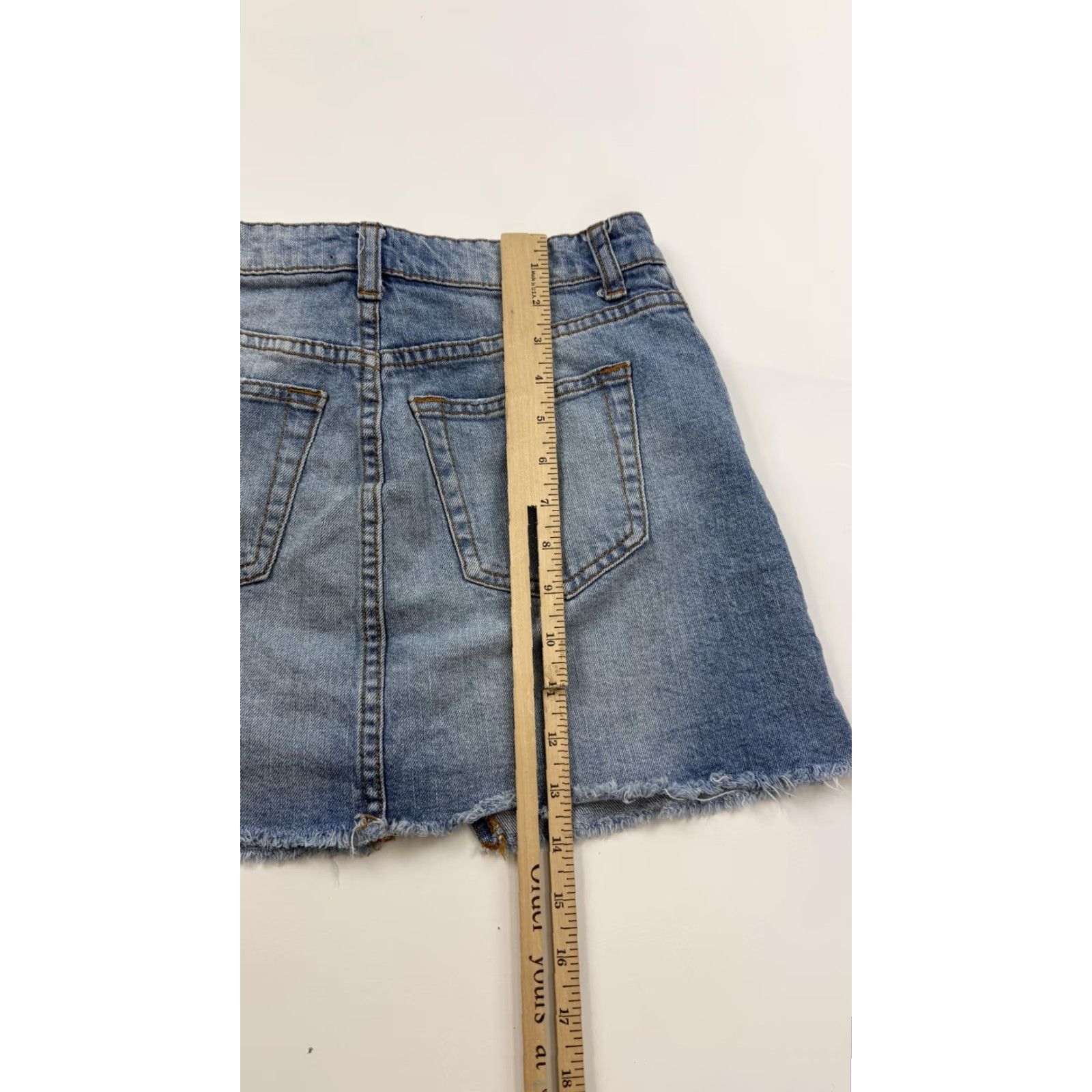 Urban Outfitters BDG Urban Outfitters Denim Skirt Womens XS Light Wash Frayed Raw Hem Mini A-Line Size 26" / US 2 / IT 38 - 6 Thumbnail