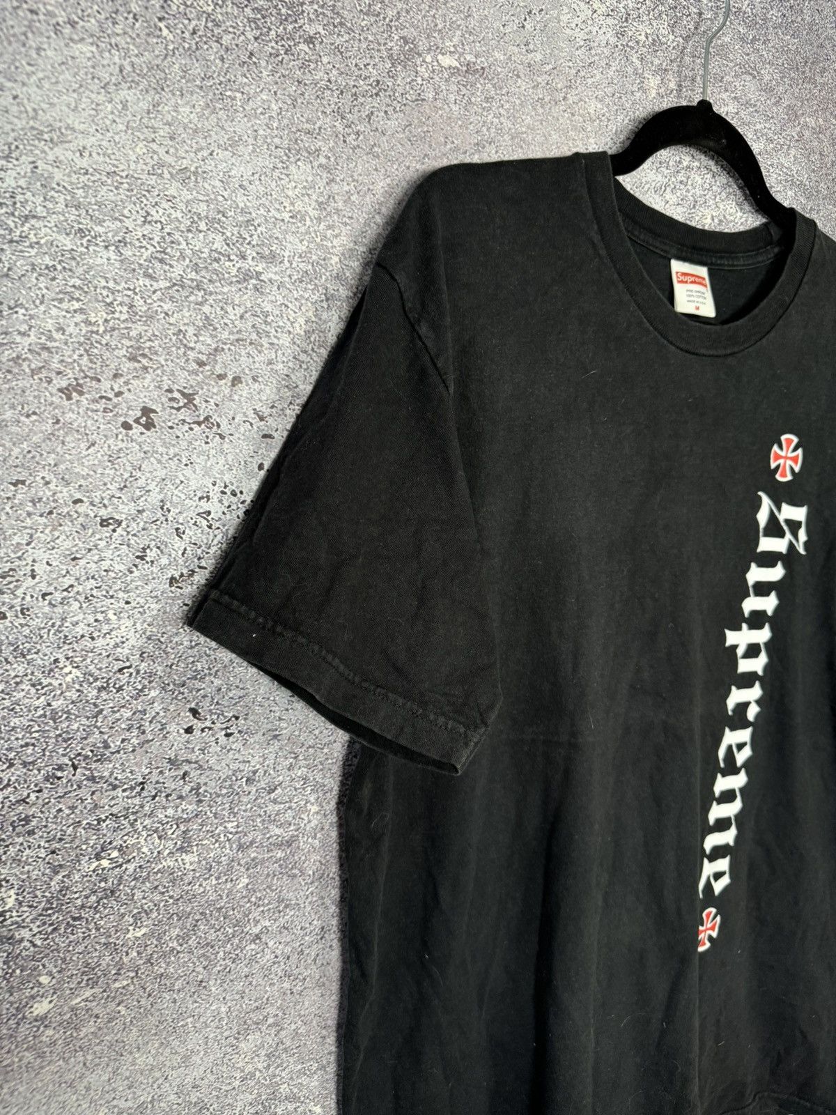 Independent Truck Co. × Supreme × Vintage Supreme x Independent FW17 Old English Nera Taglia Tee Size US M / EU 48-50 / 2 - 4 Thumbnail