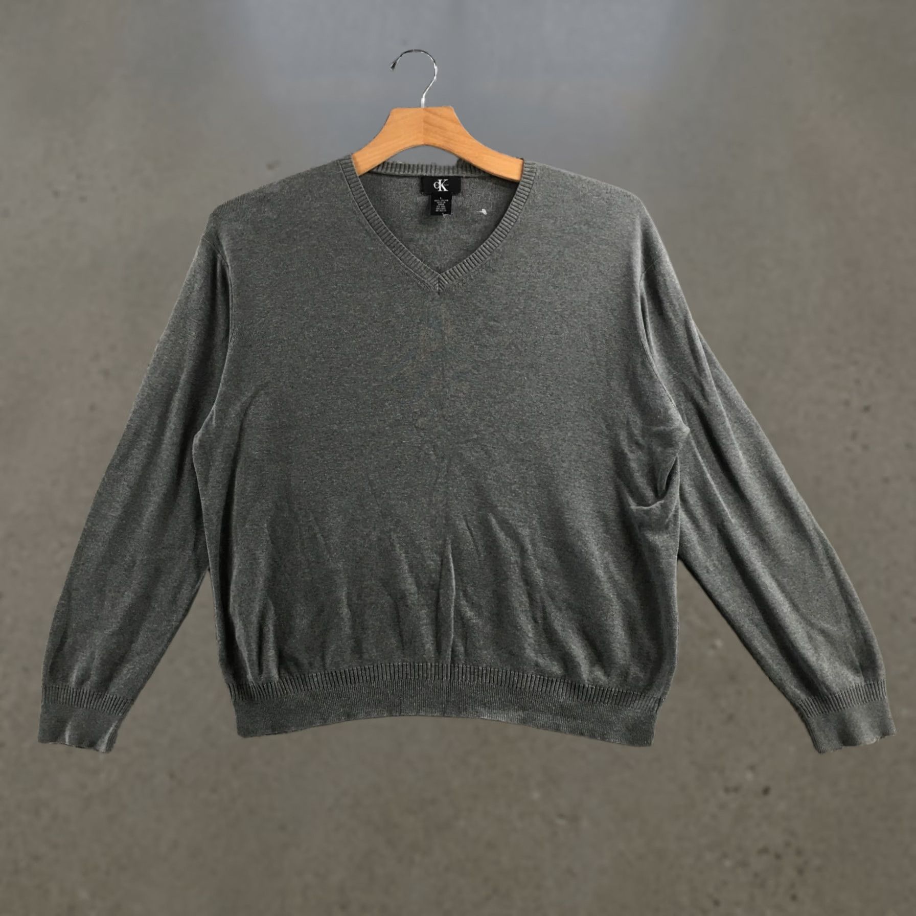 Calvin Klein Calvin Klein CK Sweater Mens Large Gray V-Neck Knit Pullover Classic Cotton Size US L / EU 52-54 / 3 - 1 Thumbnail