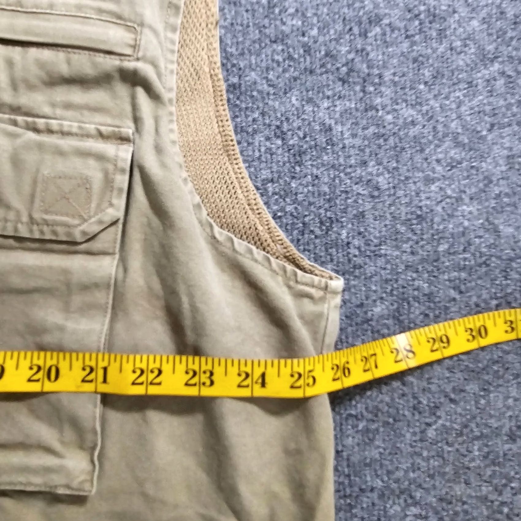 Orvis VINTAGE Orvis Vest Mens XL Beige Canvas Fishing Pockets Zip V Neck Photography Size US XL / EU 56 / 4 - 6 Thumbnail