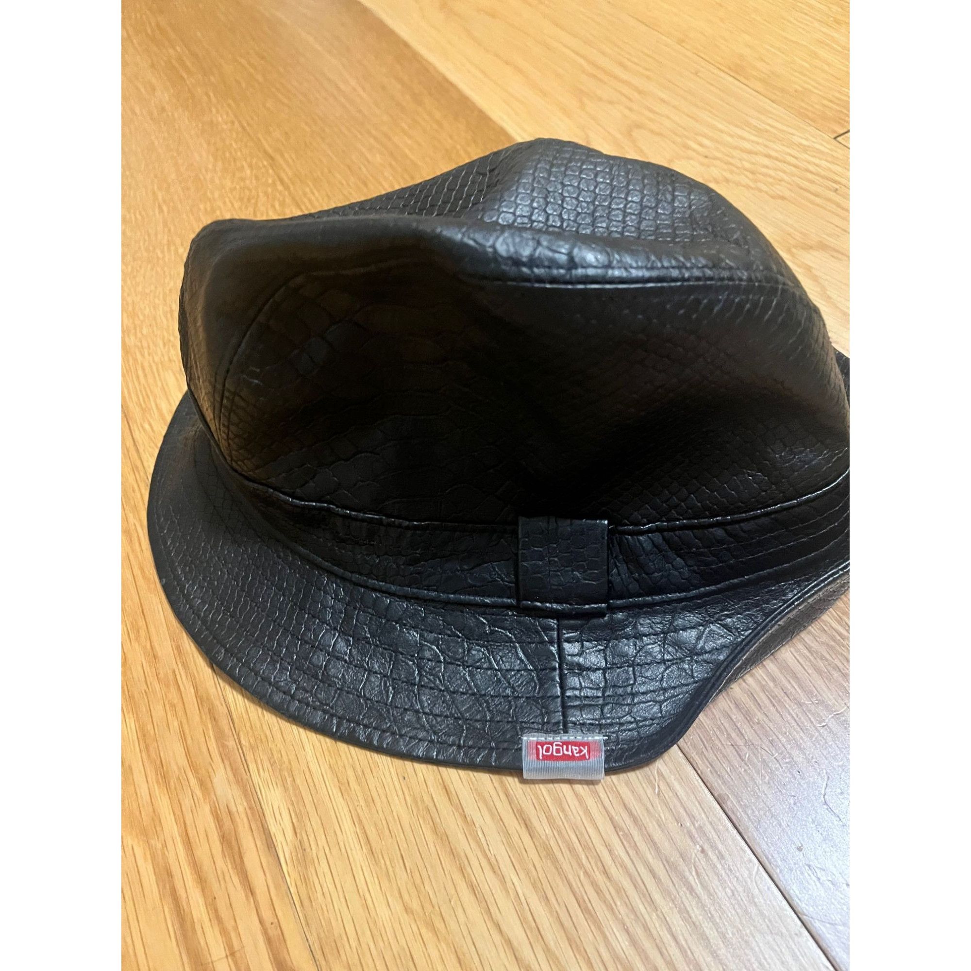 Kangol NWT Vintage KANGOL RED Women's Black Leather Snakeskin Embos Size ONE SIZE - 3 Thumbnail