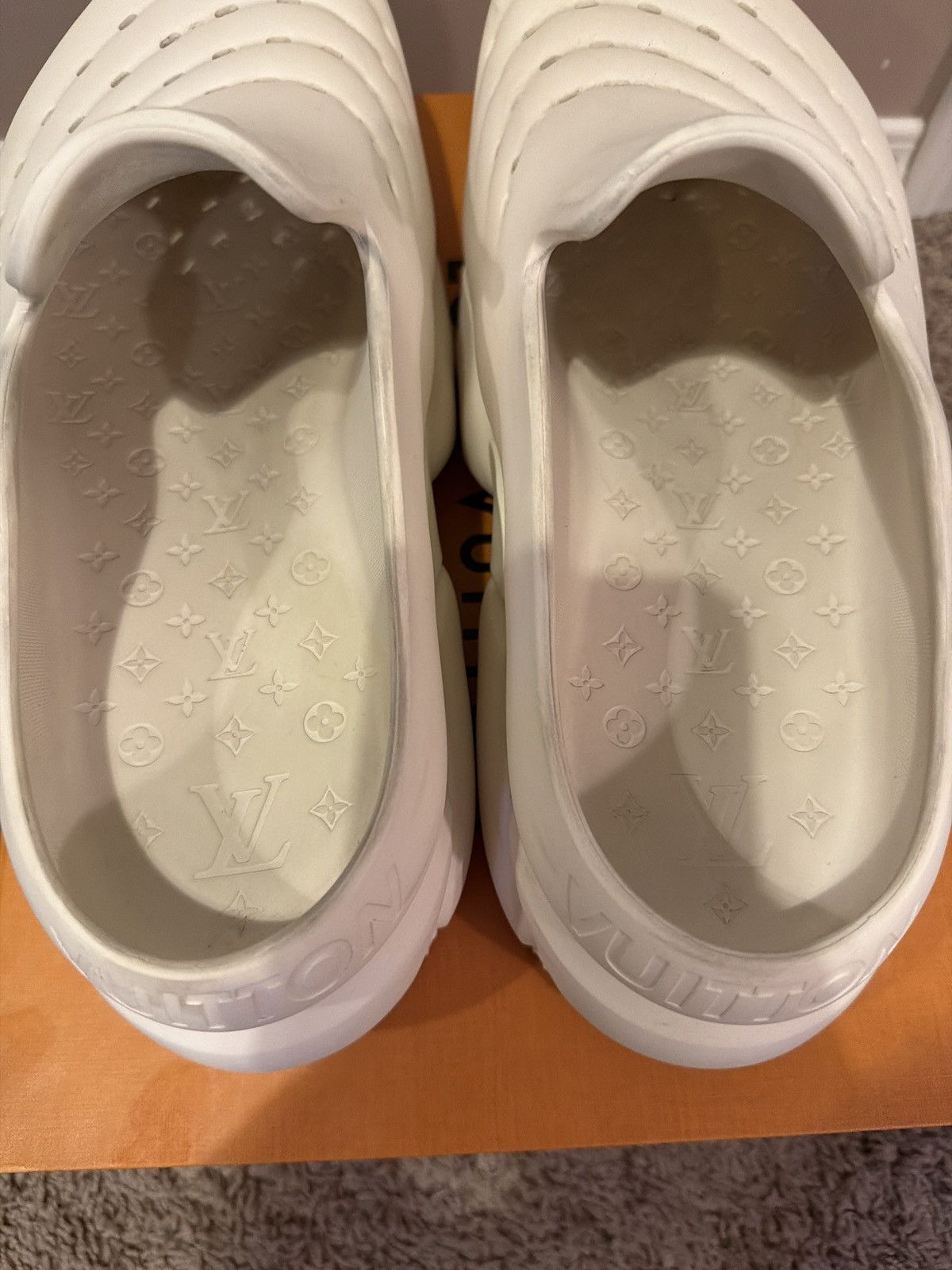 Louis Vuitton Louis Vuitton Shark Clog Size US 10 / EU 43 - 8 Thumbnail