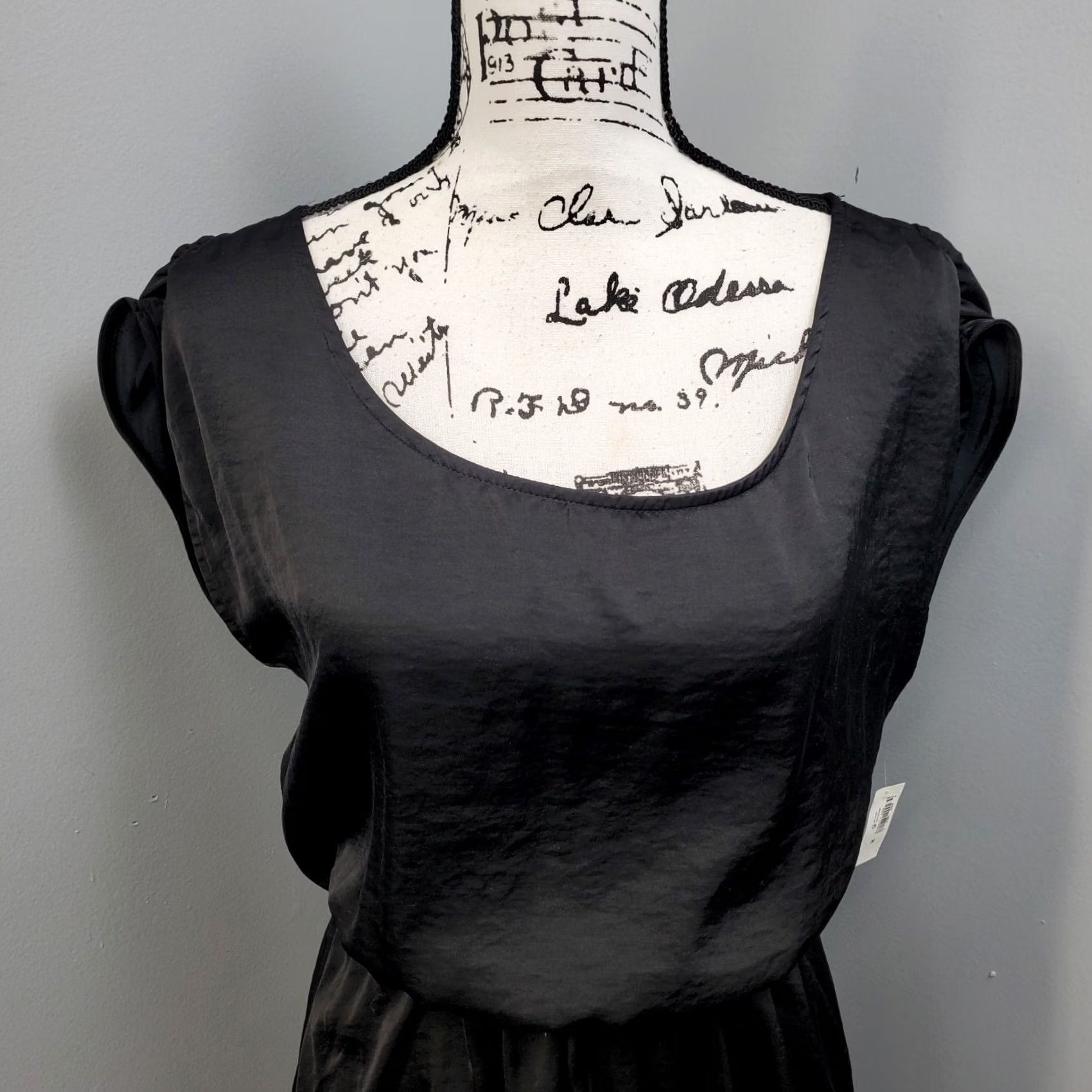 Old Navy Old Navy Dress Womens Medium Black Plain Cinch Waist Tie Sleeveless Square Neck Size M / US 6-8 / IT 42-44 - 3 Thumbnail