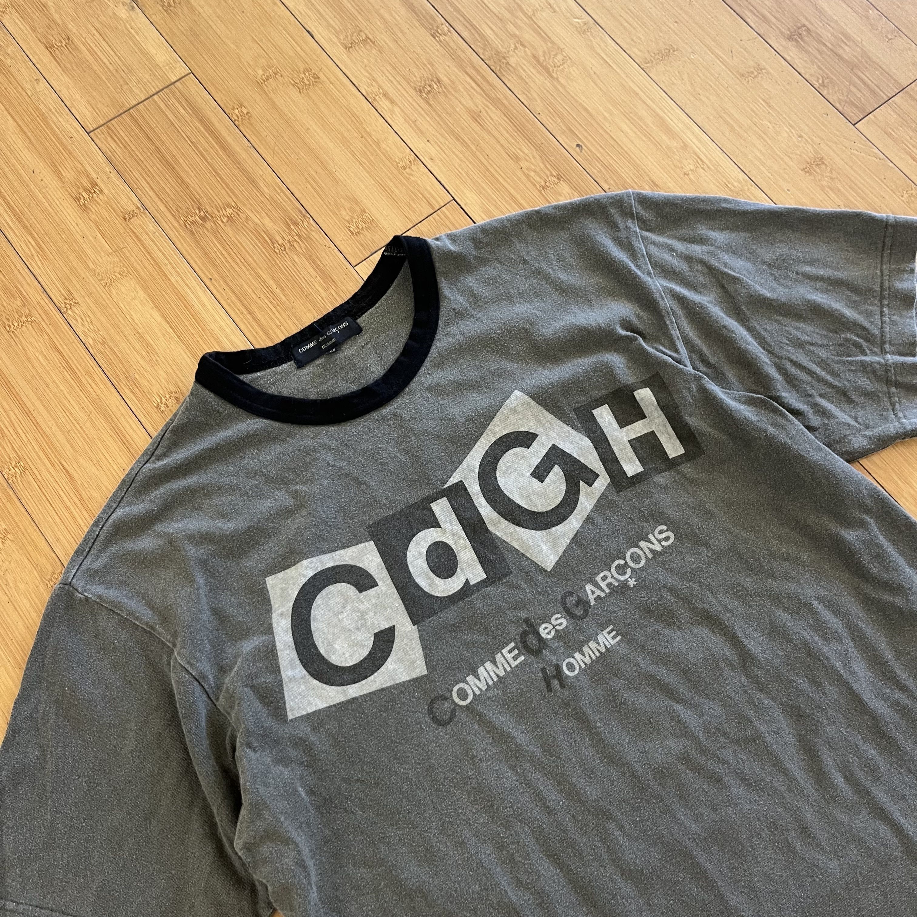 Comme des Garcons × Comme des Garcons Homme Comme des Garcons Homme 2004 Block Letter Tee Size US M / EU 48-50 / 2 - 2 Thumbnail