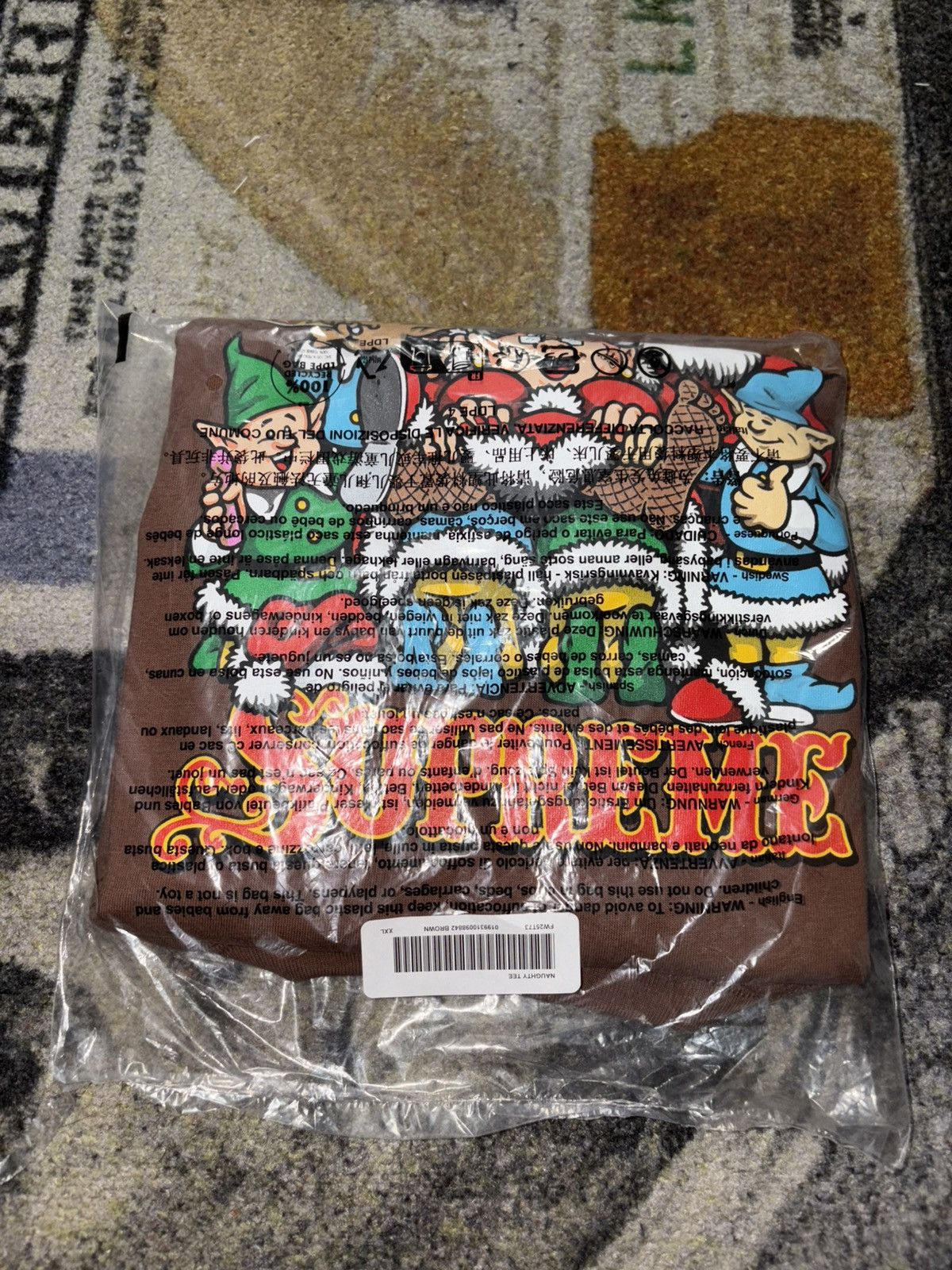 Supreme Supreme Naughty Santa T-Shirt Brown Size US XXL / EU 58 / 5 - 1 Thumbnail