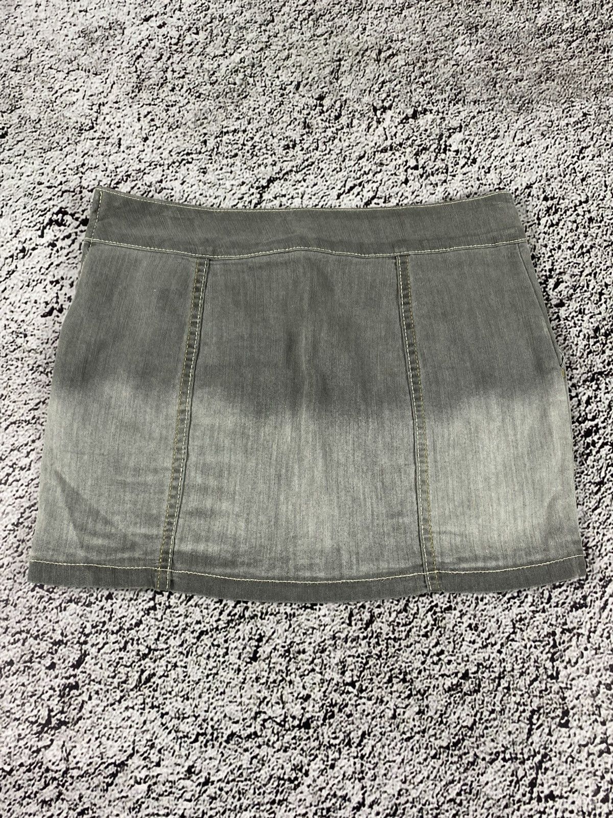 Vintage Vintage Y2K faded denim mini skirt 00s juicy style Size 26" / US 2 / IT 38 - 2 Thumbnail