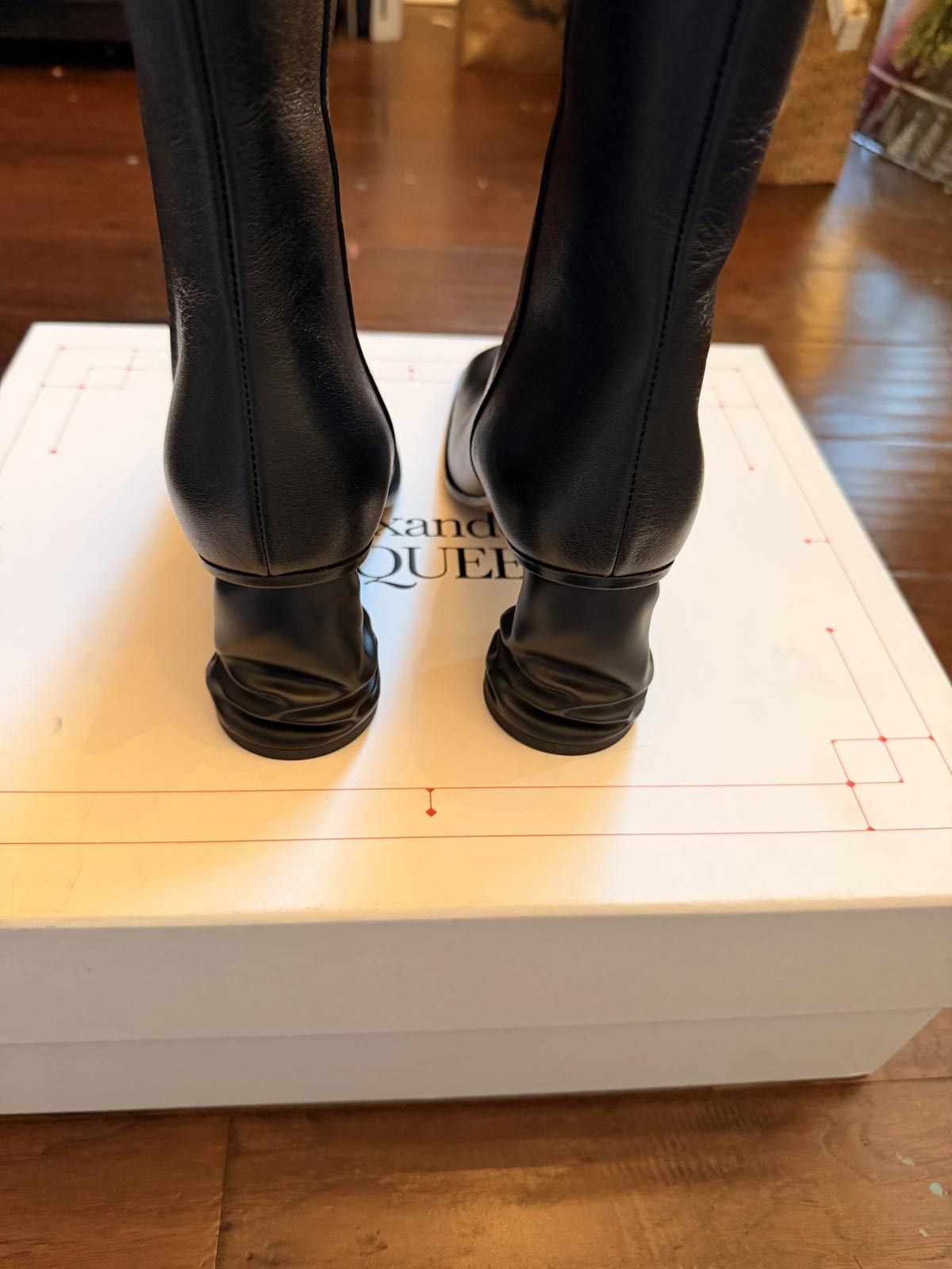 Alexander McQueen Alexander McQueen Leather Ankle Boots with Sculpted Heel Size US 7 / IT 37 - 6 Thumbnail