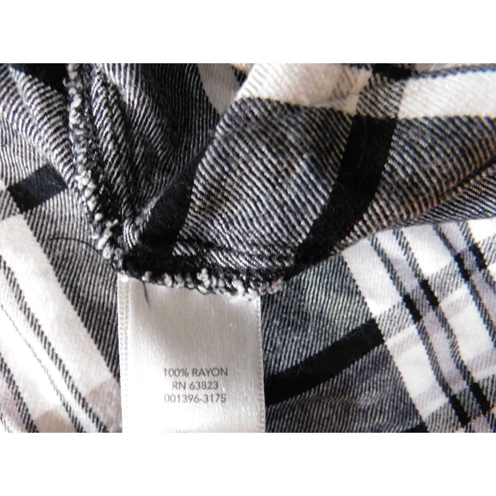 Vintage CJ Banks Button-Up Tunic Shirt 2X Gray Womens Plaid Rayon Short Sleeve Button Front Casual Classic Size XXL / US 16-18 / IT 52-54 - 6 Thumbnail