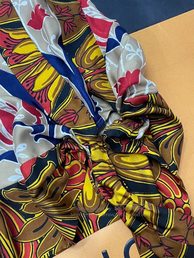 Prada Prada Colourful silk printed shorts Size US 40 / EU 56 - 2 Thumbnail