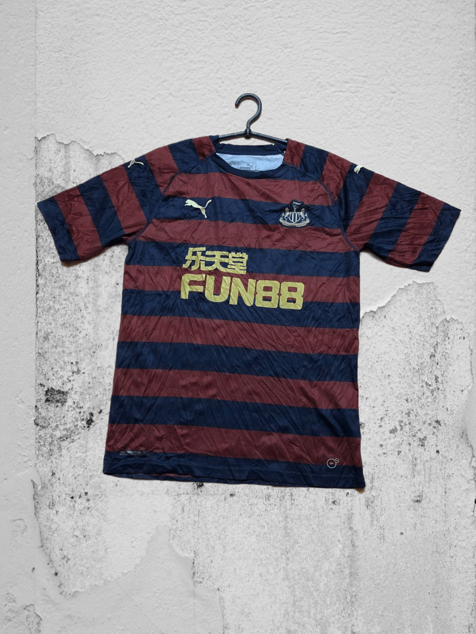 Puma Vintage T-shirt striped Puma size M big print crazy Y2K Size US M / EU 48-50 / 2 - 1 Thumbnail