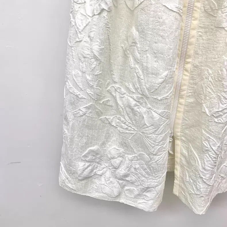 Fendi Fendi Ivory floral embossed design round neck sleeveless z Size XS / US 0-2 / IT 36-38 - 5 Thumbnail
