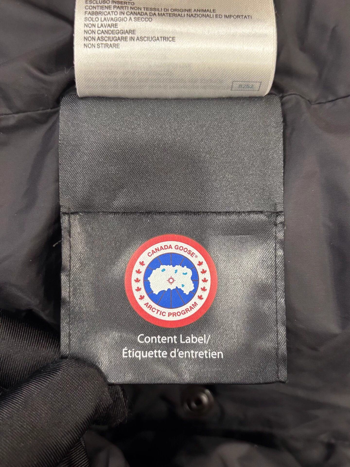 Canada Goose Canada Goose Shelburne down coat wmn's navy S red logo Size S / US 4 / IT 40 - 5 Thumbnail
