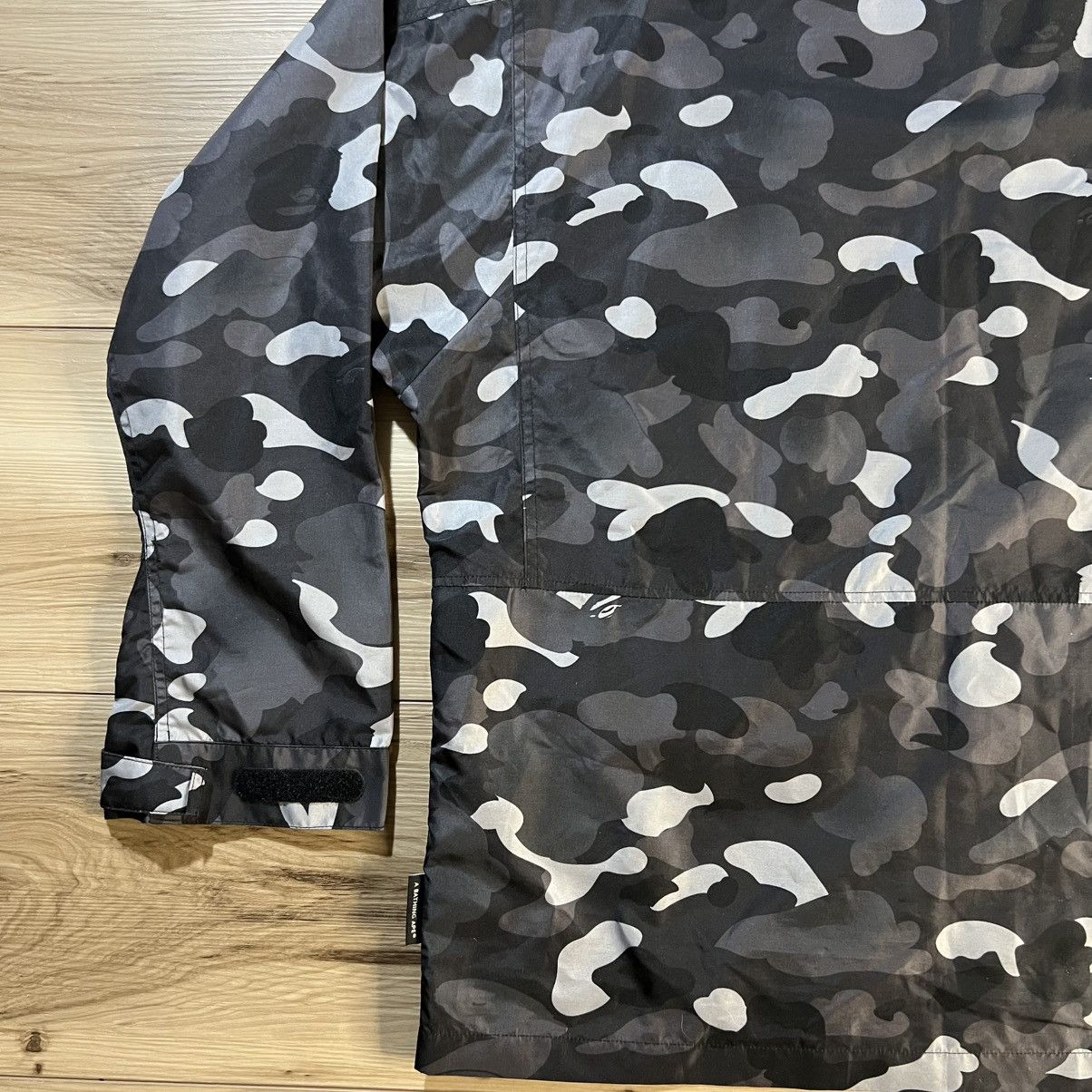 Bape BAPE FW19 Black Gradation Camo Shark Mask Windbreaker Jacket Size US L / EU 52-54 / 3 - 23 Thumbnail