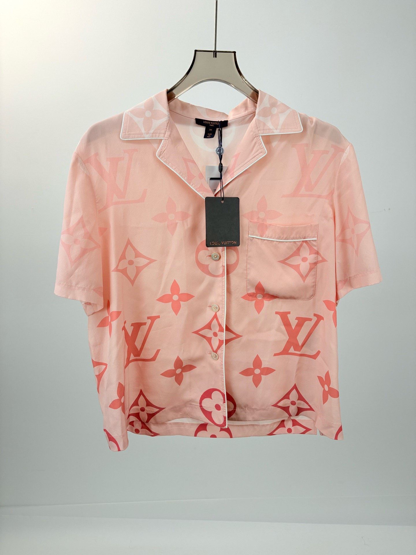 Louis Vuitton Louis Vuitton Monogram Gradient Logo Shirt Size XS / US 0-2 / IT 36-38 - 1 Thumbnail