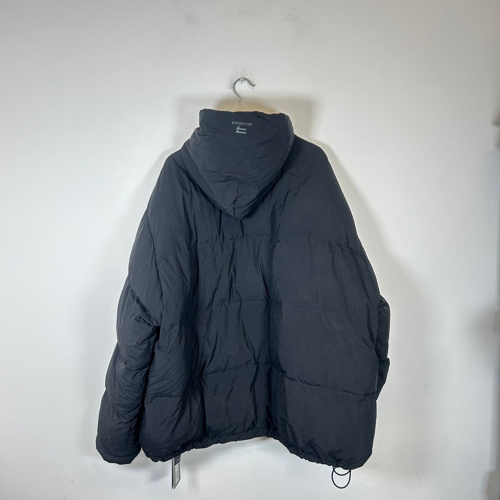 Balenciaga Balenciaga Black AW22 Pullover Hooded Puffer Jacket Size 4 Size US XL / EU 56 / 4 - 2 Thumbnail