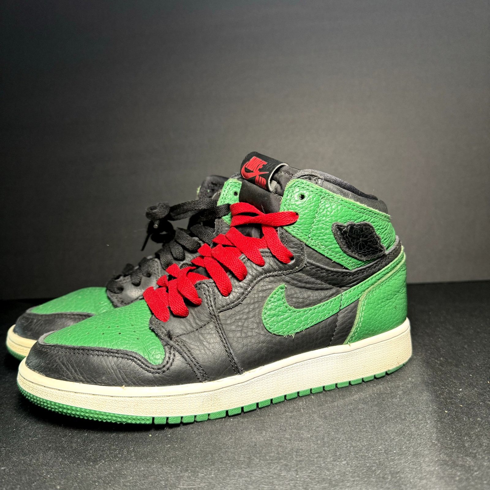 Jordan Brand × Nike Size 5 - Nike Air Jordan 1 Retro High OG GS Pine Green 2.0 Size US 5 / EU 37 - 9 Thumbnail
