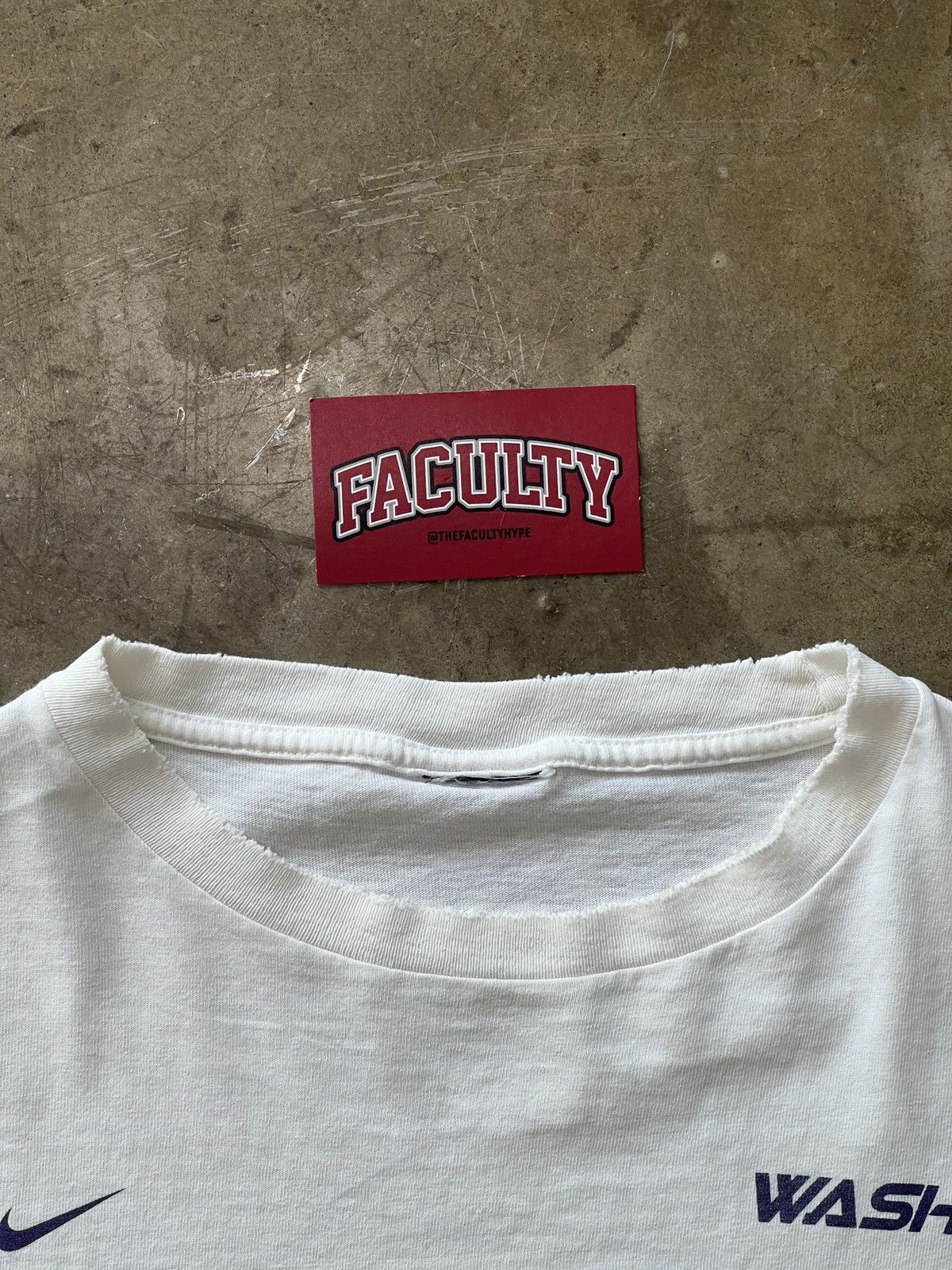 NCAA × Vintage Vintage NCAA Washington Huskies Tee Sz. Large Size US L / EU 52-54 / 3 - 3 Thumbnail