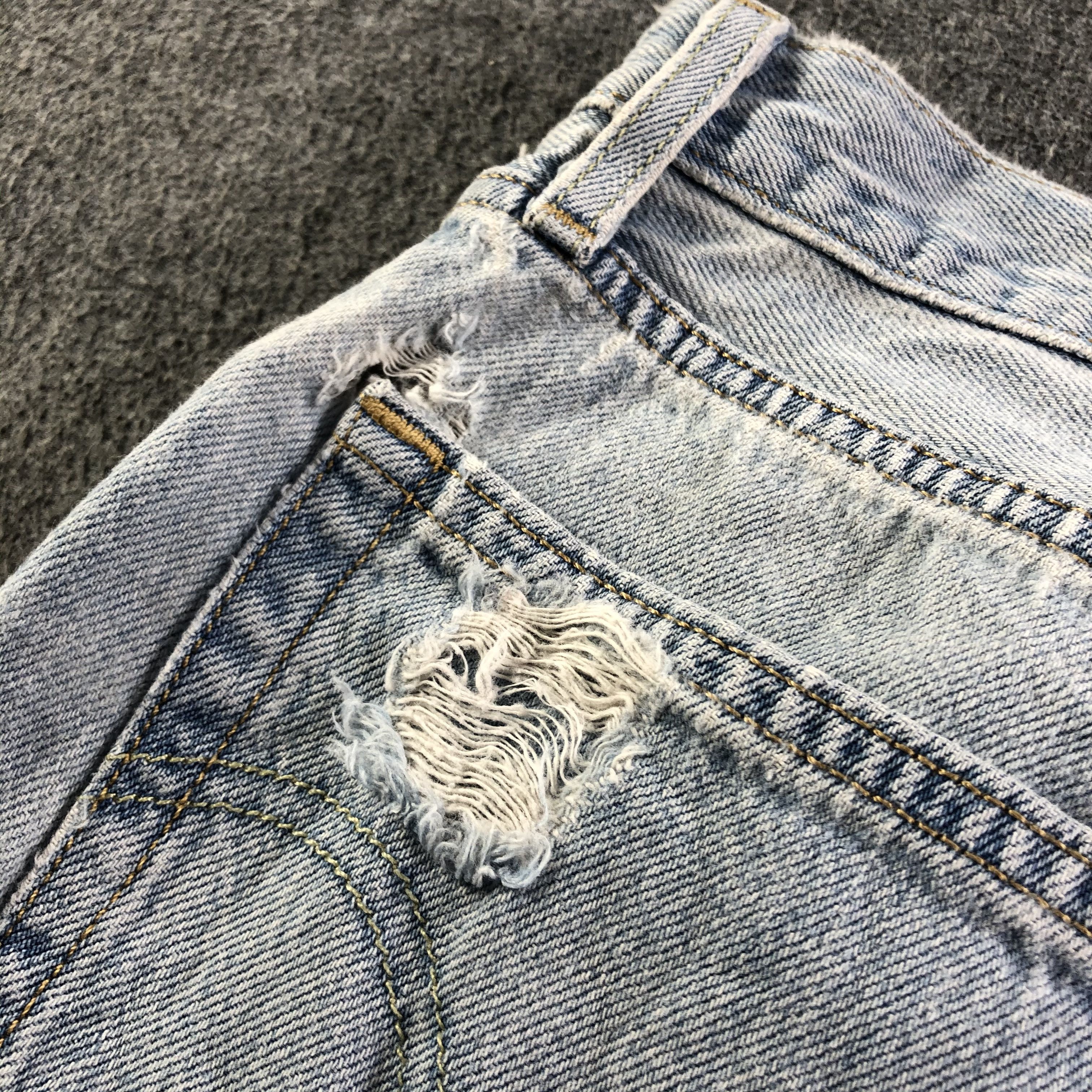 Levi's Vintage Light Wash Levis 501 Jeans-J3703 Size US 33 - 9 Thumbnail