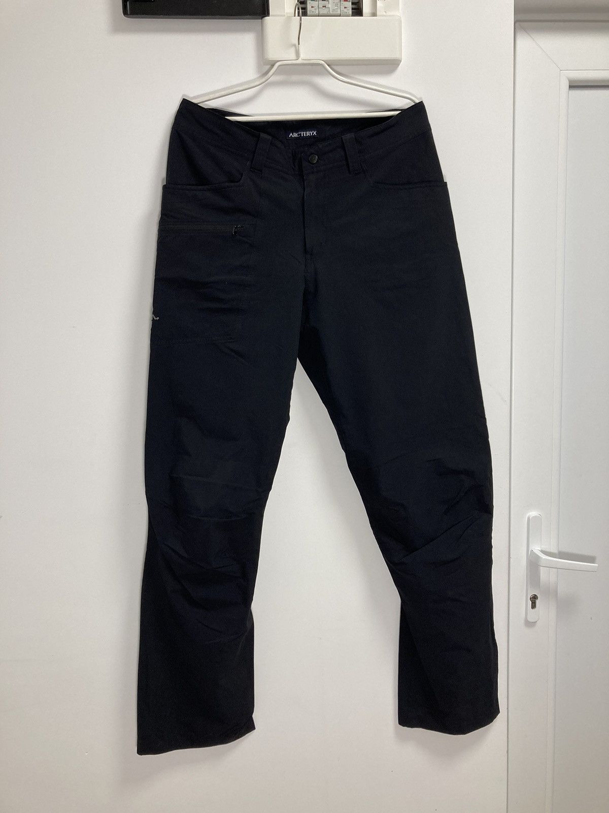 Arc'teryx Arcteryx black one pocket cargo pants Size US 32 / EU 48 - 1 Thumbnail