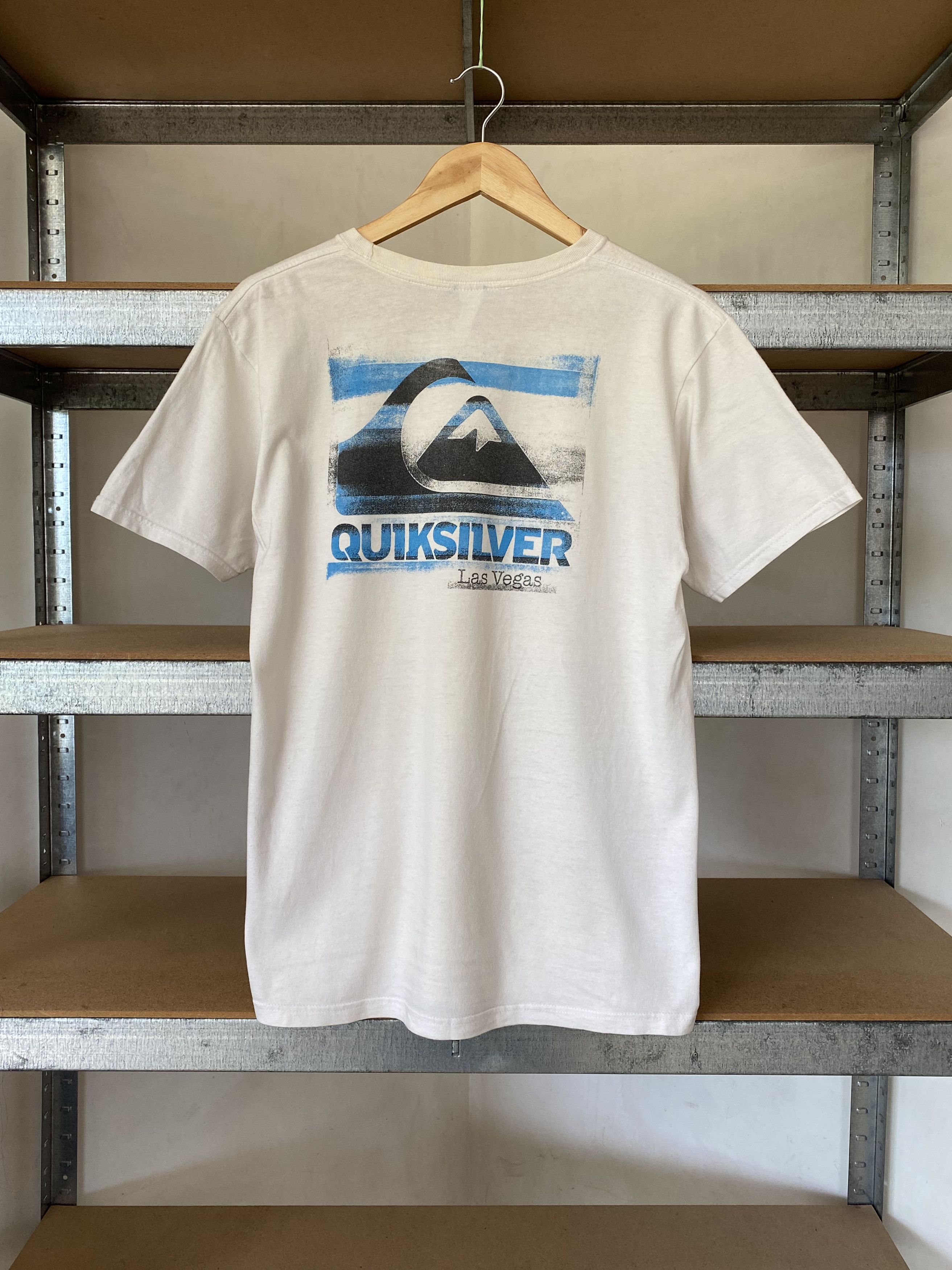 Quiksilver Quiksilver Vintage 2000s Las Vegas White Surf Style T-shirt Size US M / EU 48-50 / 2 - 1 Thumbnail