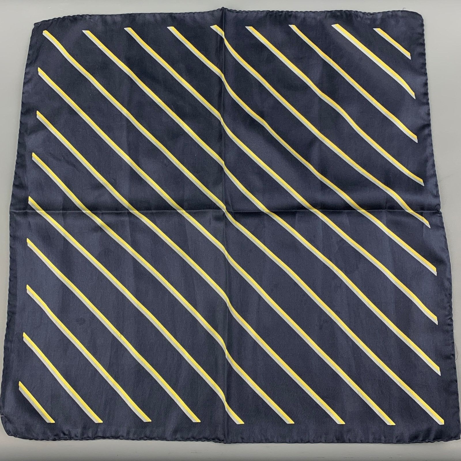 Vintage VINTAGE Navy Yellow Silk Pocket Square Size ONE SIZE - 1 Thumbnail