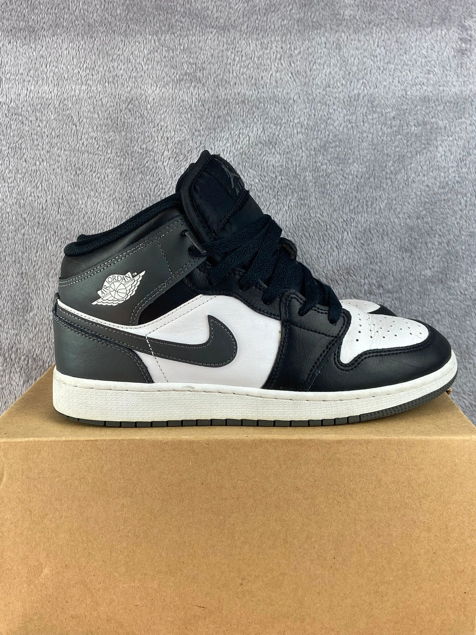 Jordan Brand Jordan sneakers white grey retro vintage streetwear classic Size US 7 / EU 40 - 5 Thumbnail