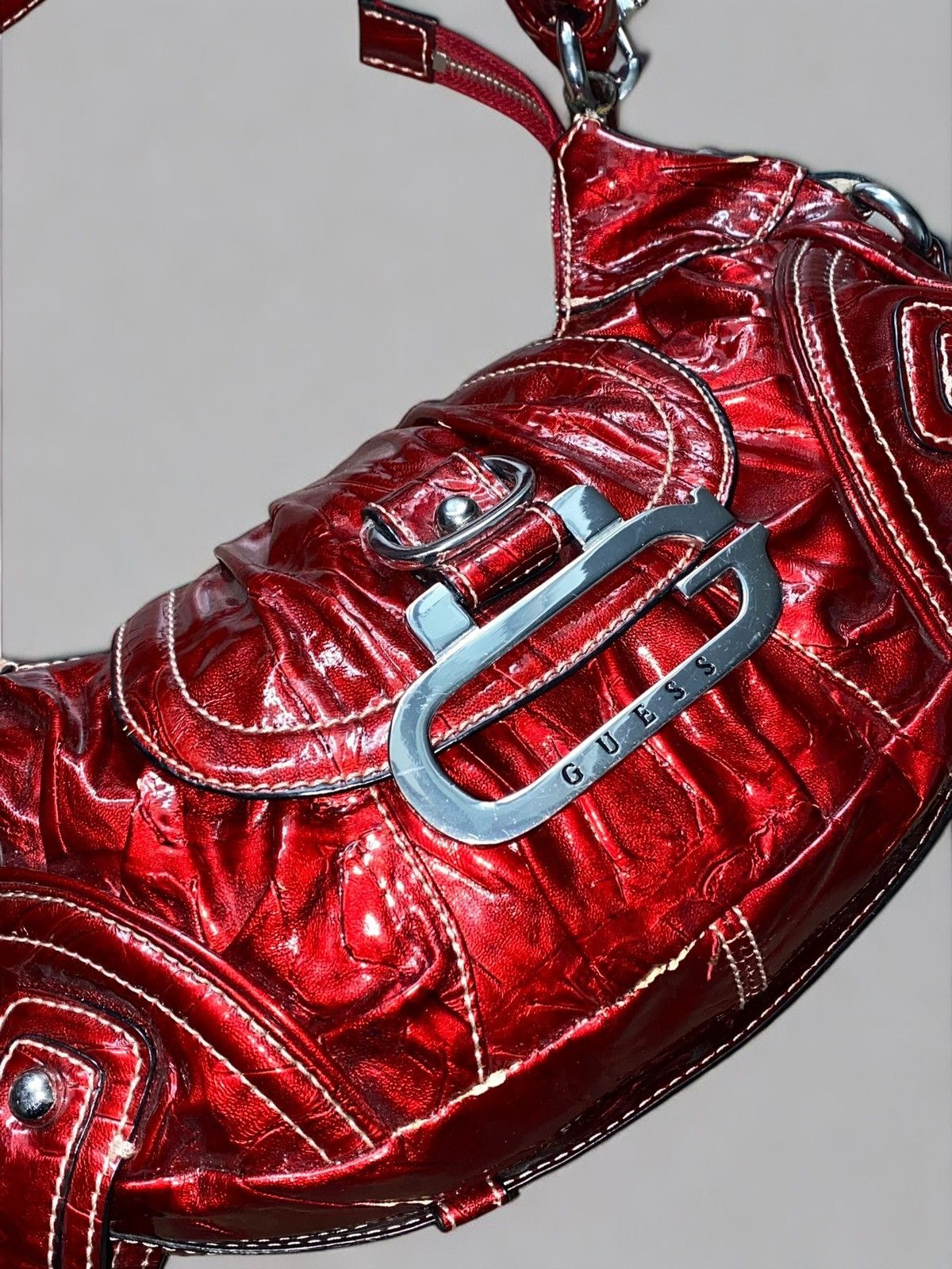 Guess 🔥 Y2K GUESS RED PATENT LOGO BAG PARIS HILTON VIBES Size ONE SIZE - 4 Thumbnail