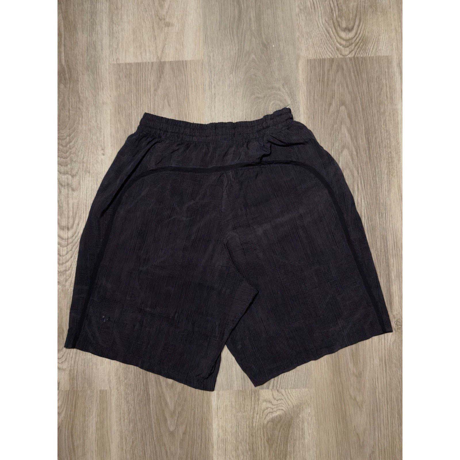 Lululemon Black lululemon shorts (J15) Size 30" / US 8 / IT 44 - 2 Thumbnail