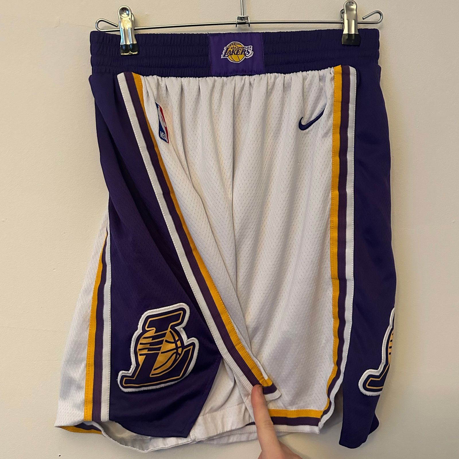 Nike Nike Los Angeles Lakers NBA 2020 Swingman Shorts Men size M Size US 30 / EU 46 - 2 Thumbnail