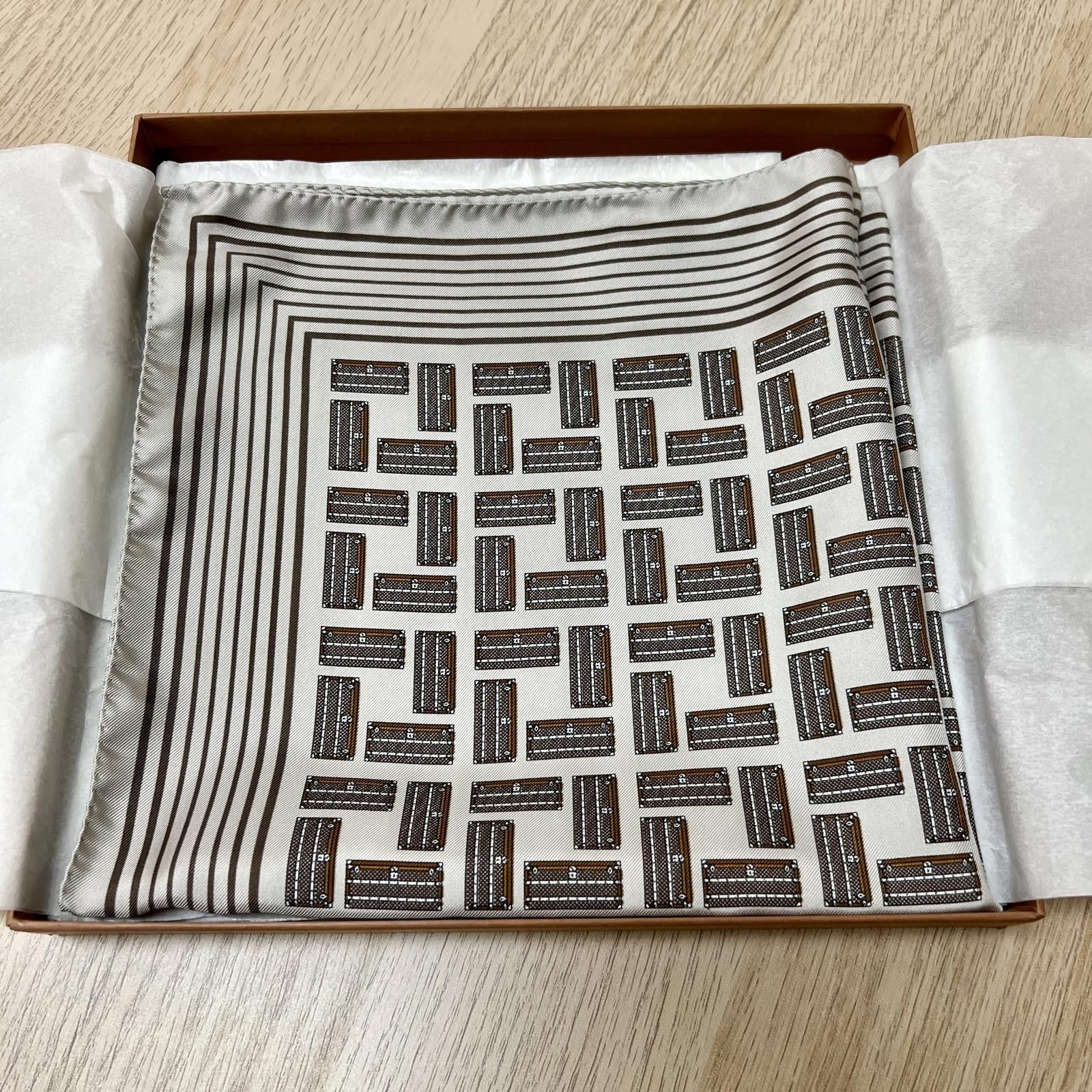 Louis Vuitton Louis Vuitton Silk Scarf Size ONE SIZE - 3 Thumbnail