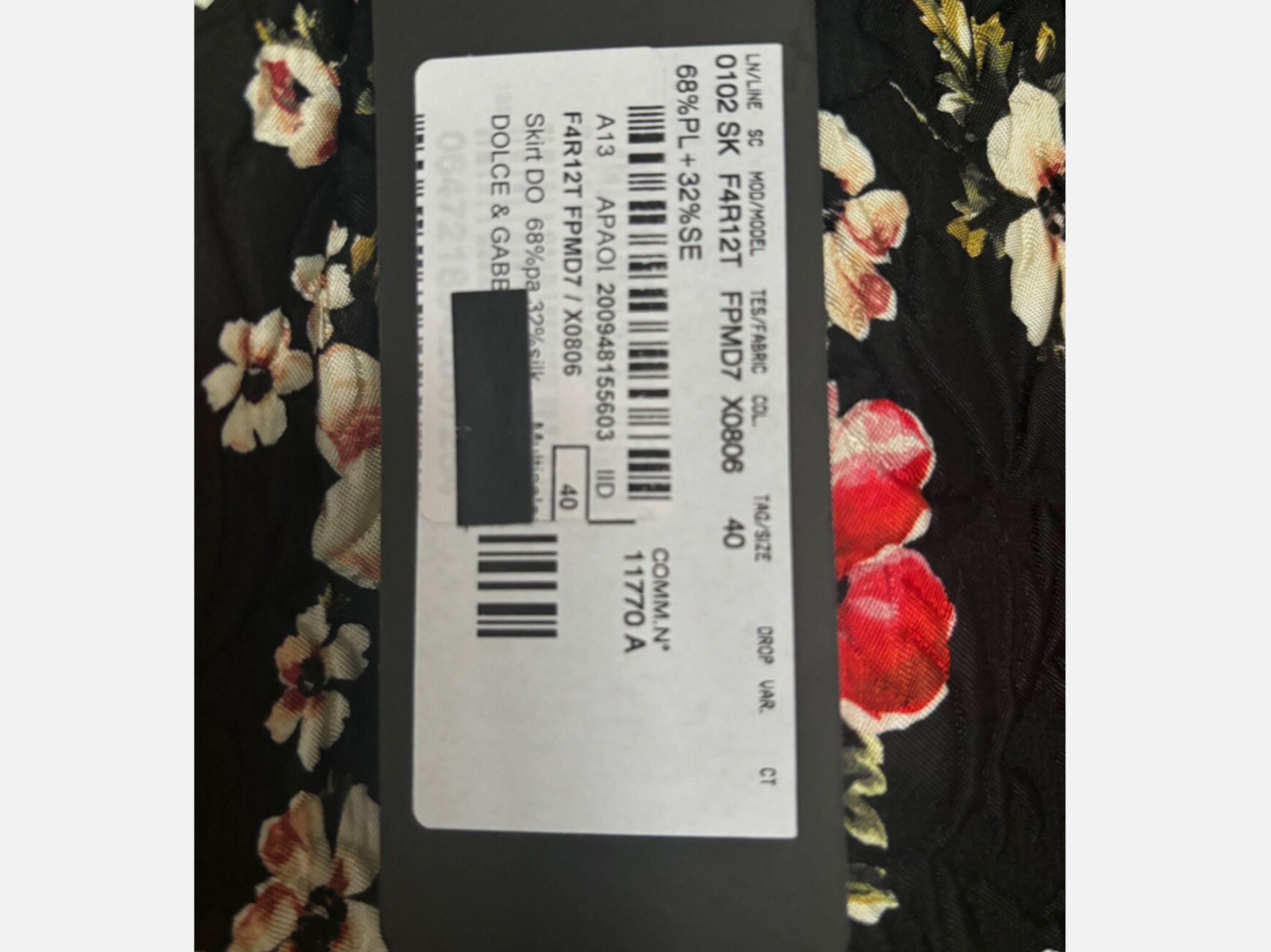 Dolce & Gabbana Dolce & Gabbana Floral Skirt, with original tags Size 27" / US 4 / IT 40 - 7 Thumbnail