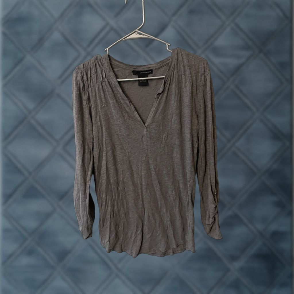 Calvin Klein Calvin Klein Gray Knit Shirt Long Sleeve V Neck Loose Fit Pullover Casual Ladies Medium Size M / US 6-8 / IT 42-44 - 1 Thumbnail