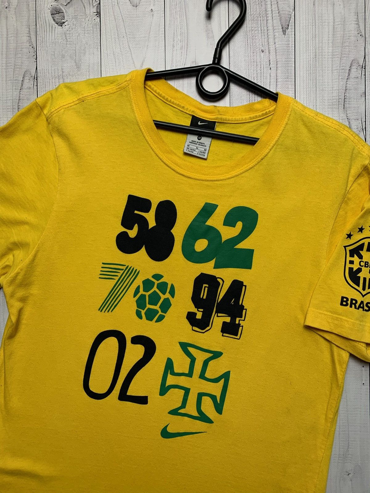 Vintage Vintage Nike Brazil soccer tee yellow logo size M Size US M / EU 48-50 / 2 - 2 Thumbnail
