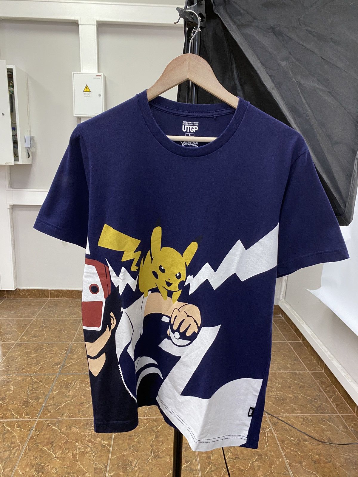 Pokemon × Uniqlo 🇯🇵 Uniqlo Pokemon Pikachu Ash Ketchum T-Shirt Rare Retro Hype Size US M / EU 48-50 / 2 - 1 Thumbnail