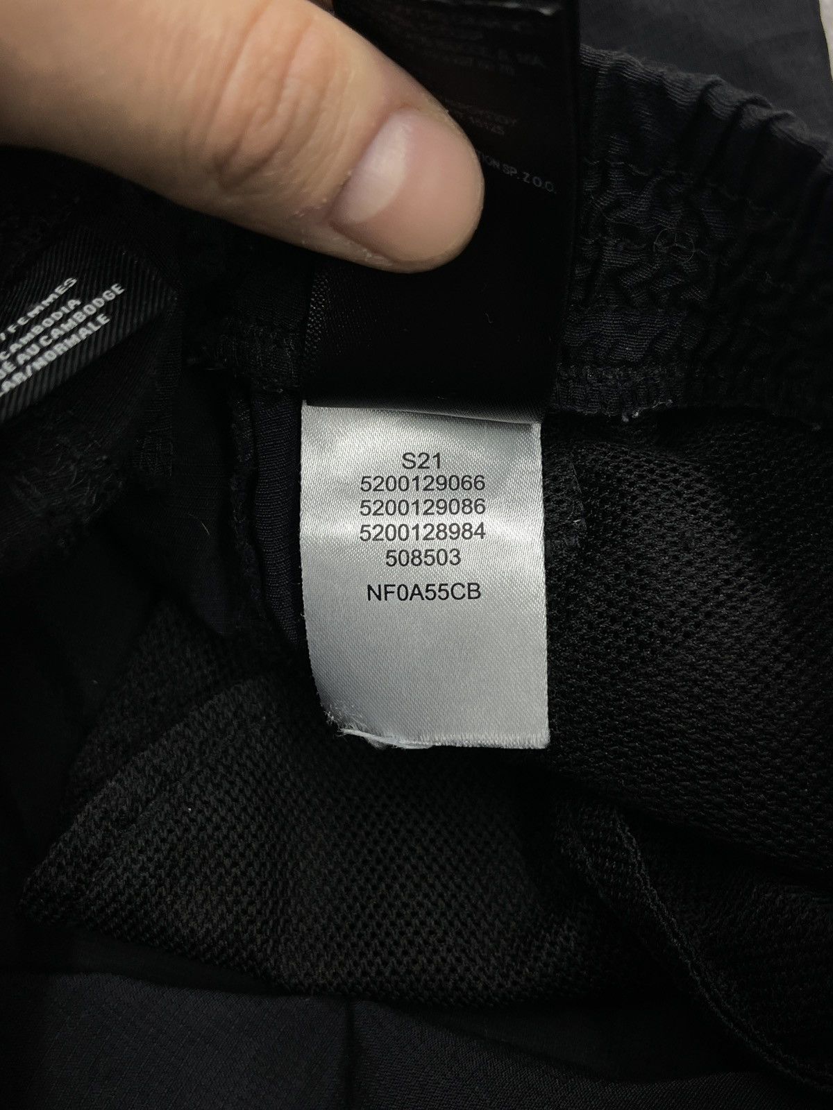 The North Face The North Face Nylon Cargo Pants Black Outdoor Gorpcore Size 36" / US 14 / IT 50 - 12 Thumbnail