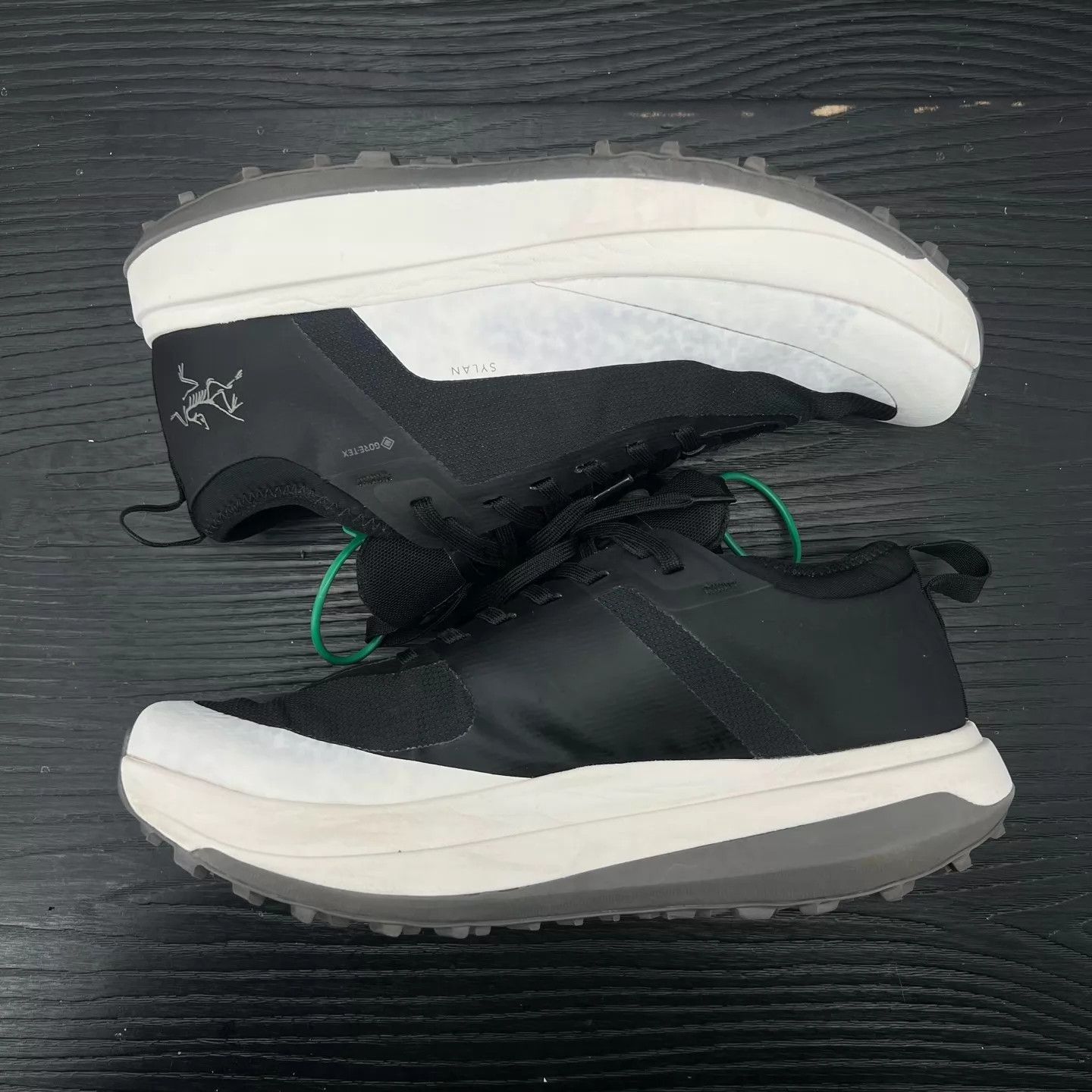 Arc'teryx Arc'teryx Sylan Black & White 42 Like New Size US 9 / EU 42 - 2 Thumbnail
