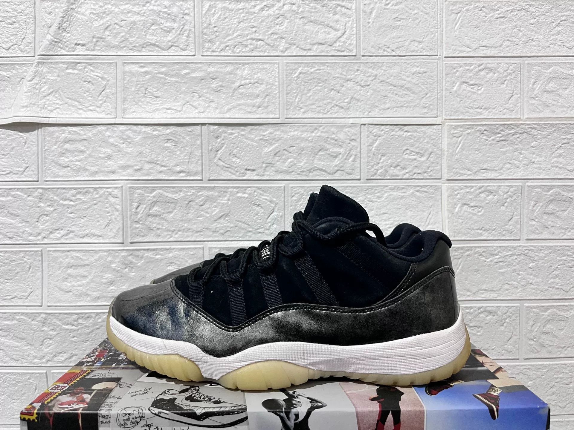 Nike Nike AJ11 Lowtop Sneakers 11 Men Size US 11 / EU 44 - 1 Thumbnail