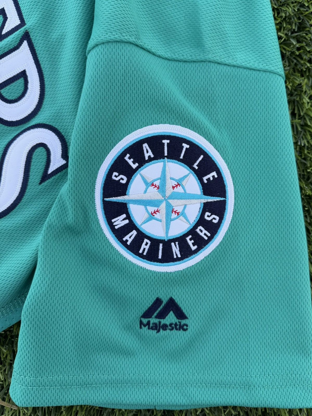 Majestic Brand new teal Seattle Mariners Ken Griffey jersey size L Size US L / EU 52-54 / 3 - 5 Thumbnail