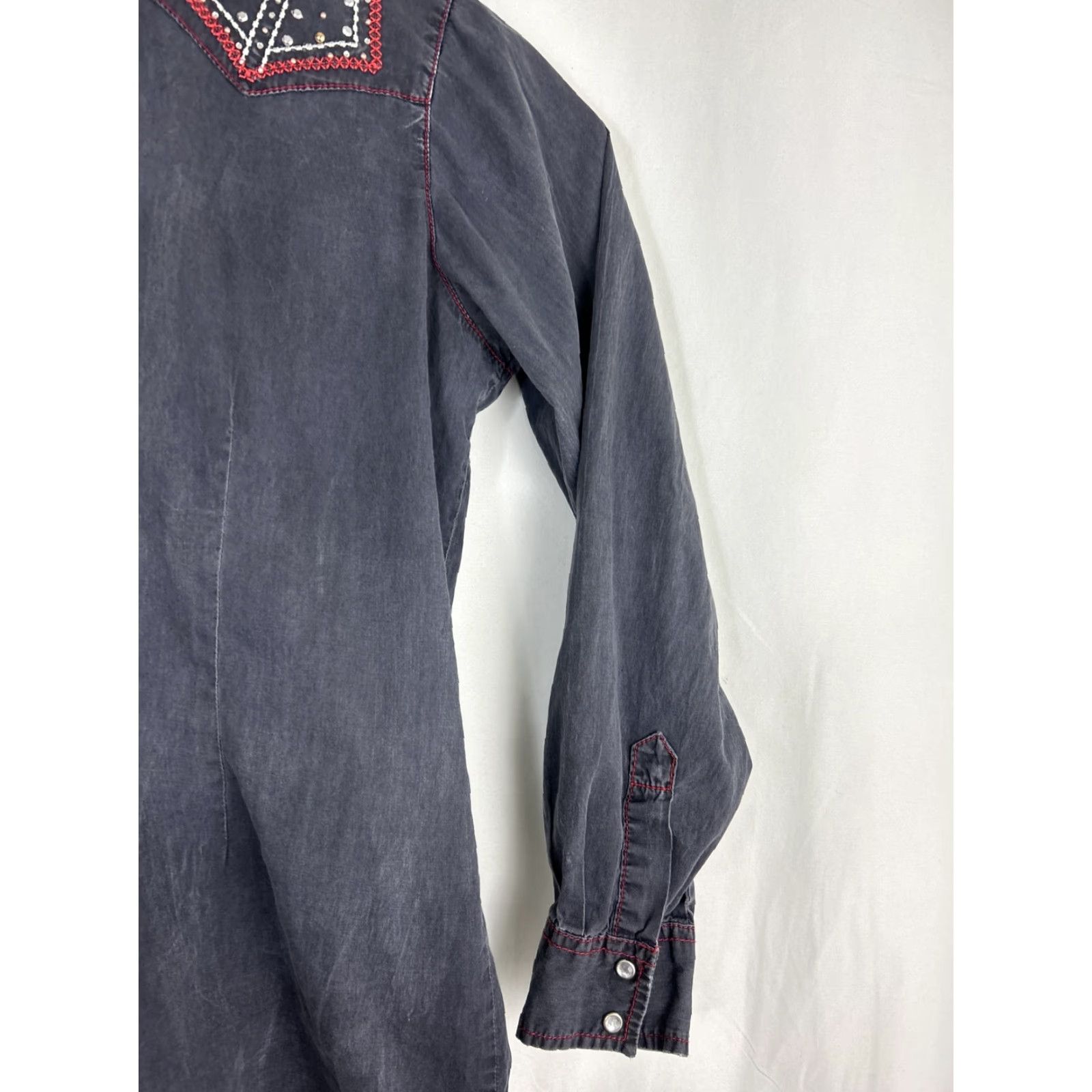 47 VINTAGE Rock 47 by Wrangler Beaded Pearl Snap Shirt Womens Long Sleeve Black Western Beaded Accents Sized L (Chest 22” Length 28” Sleeves 24”) Size L / US 10 / IT 46 - 5 Thumbnail