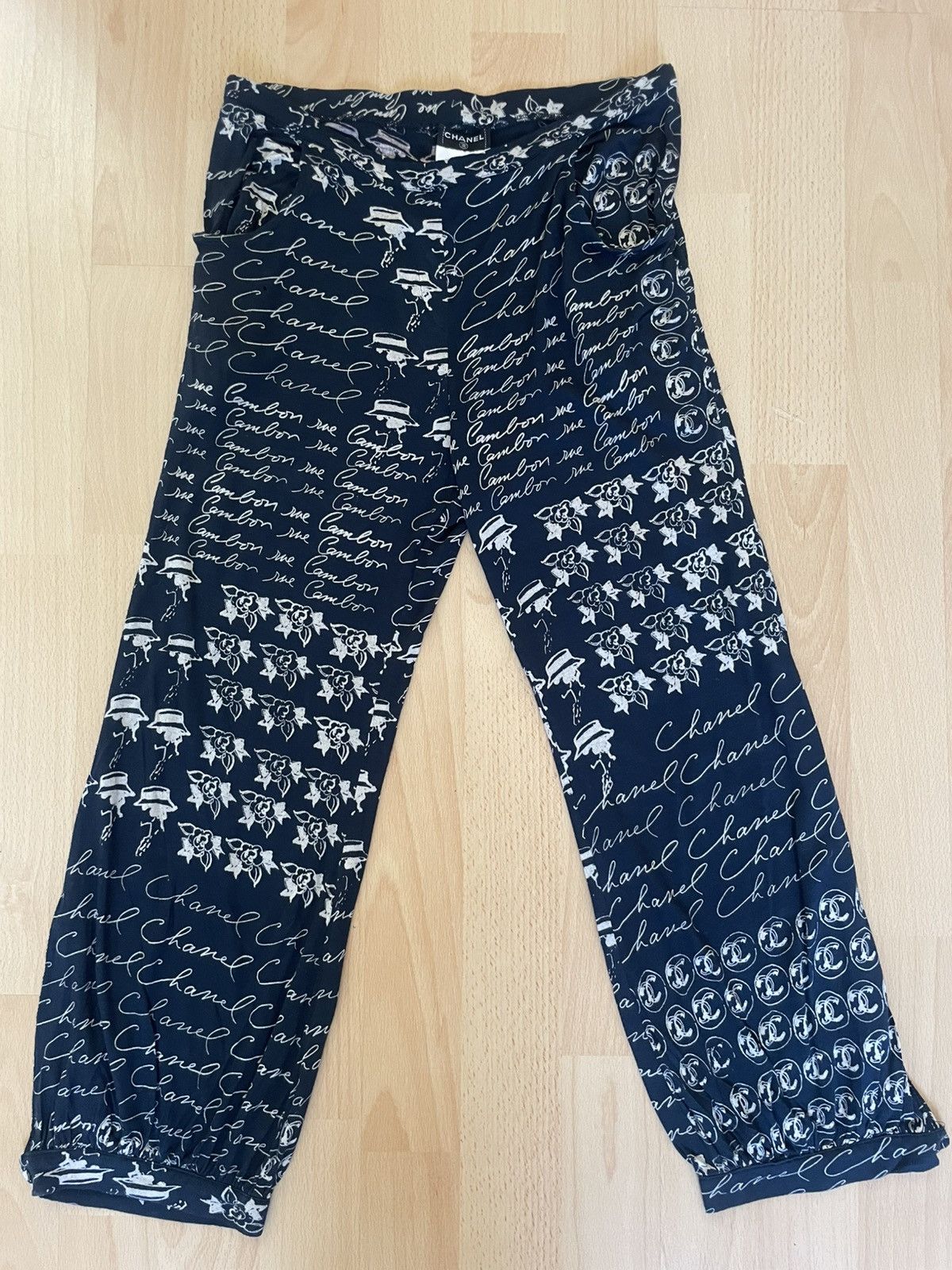 Chanel CHANEL CC MONOGRAM LOGO PANTS Size 25" / US 0 / IT 36 - 1 Thumbnail