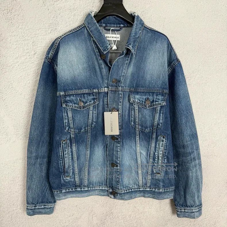 Balenciaga Balenciaga Back Logo Blue Long Sleeve Denim Jacket Size XS / US 0-2 / IT 36-38 - 1 Thumbnail