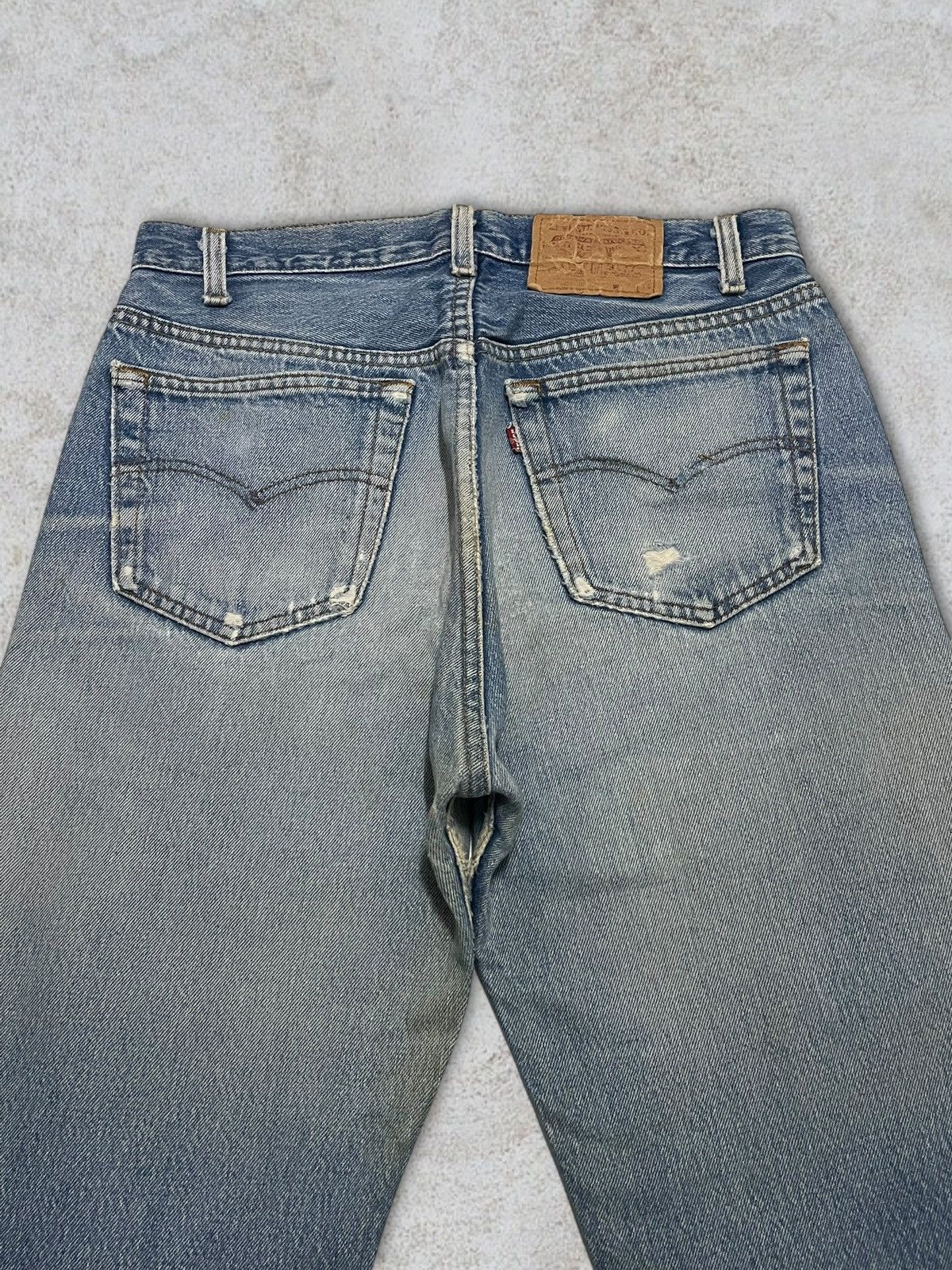Levi's Vintage Clothing Vintage Levi’s 501 Distressed Washed ButtonFly Straight Jean Size US 31 - 7 Thumbnail