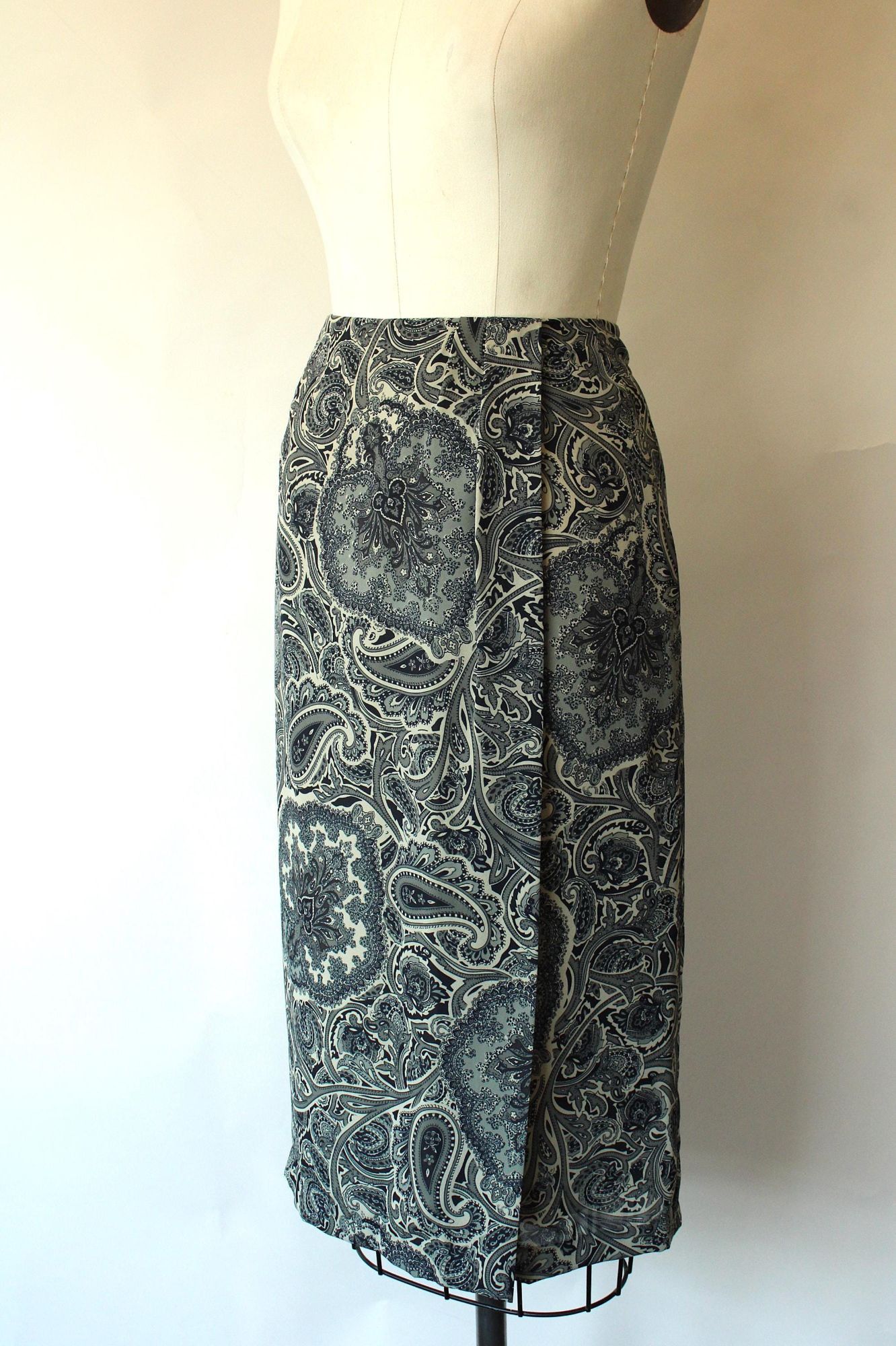 Vintage Vintage 1990s 2000s Skirt, Chaus Navy Blue Pencil Faux Wrap Size 27" / US 4 / IT 40 - 8 Thumbnail