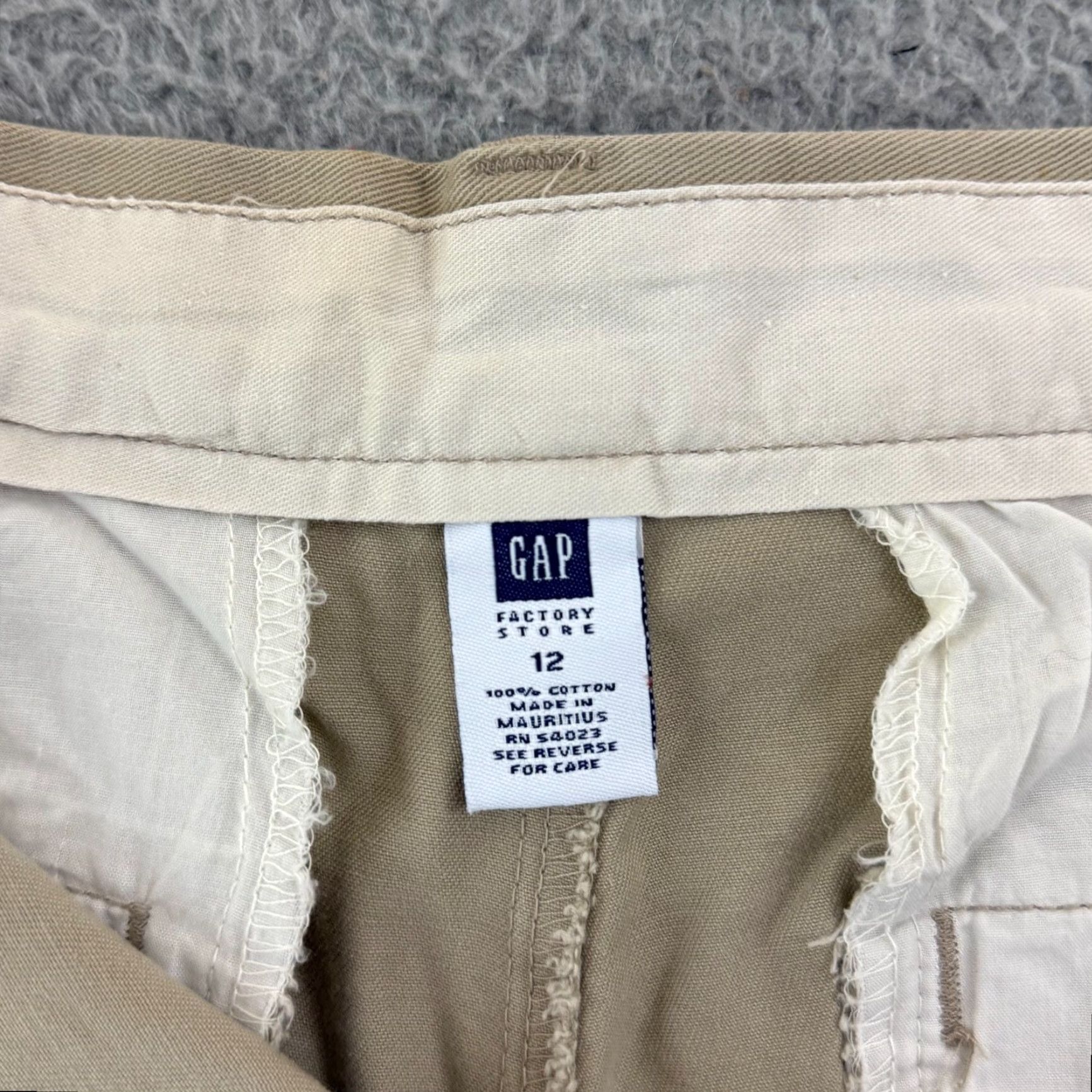 Gap VINTAGE Gap Shorts Womens 12 Beige Khaki Button Fly High Rise NWT Pockets Slim Chino 100% Cotton Spring Summer Fall Womens Size 34" / US 12 / IT 48 - 6 Thumbnail