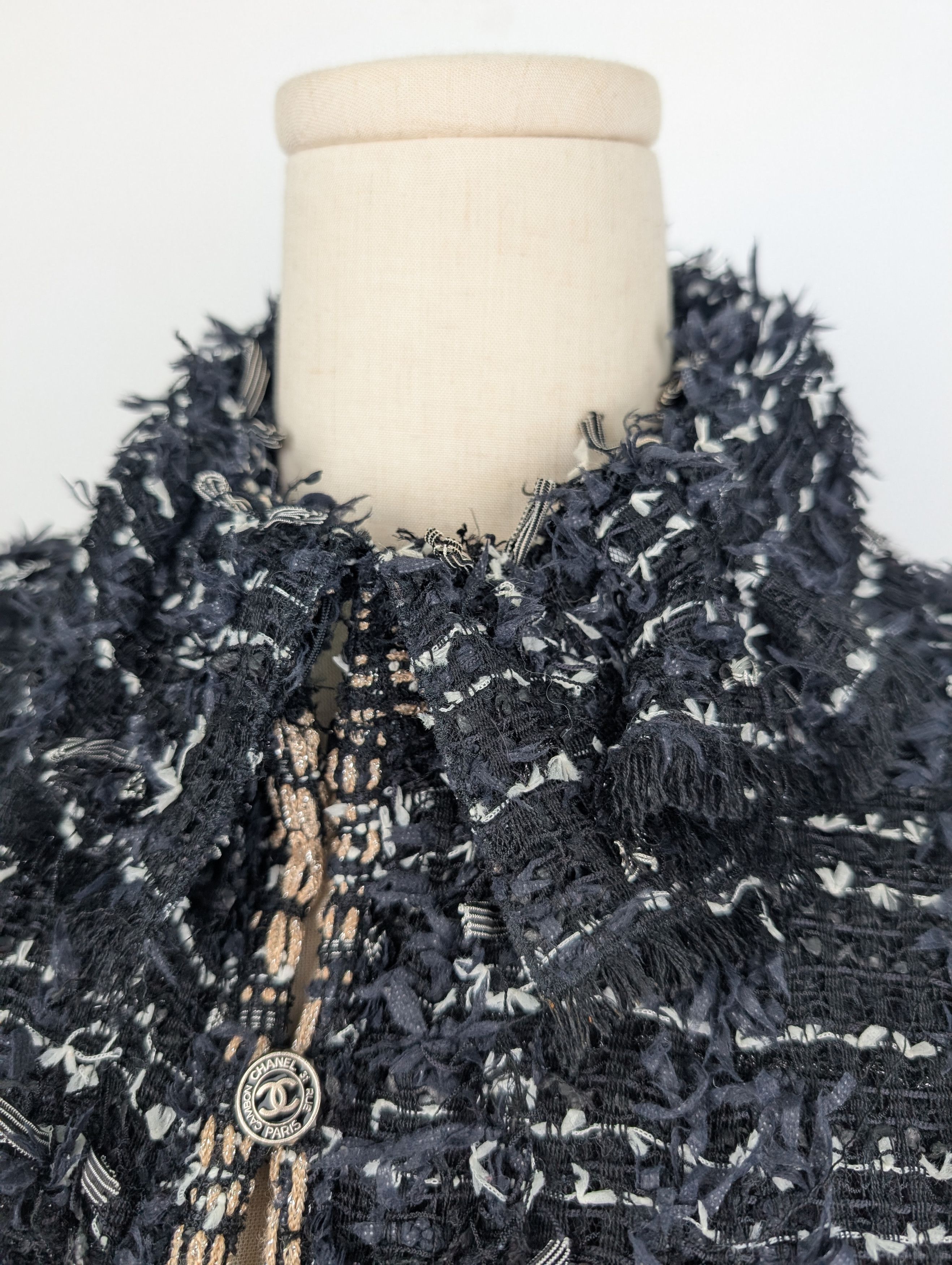 Chanel Black Tweed Jacket With Enamelled "CC" Bottlecap Buttons Size S / US 4 / IT 40 - 6 Thumbnail